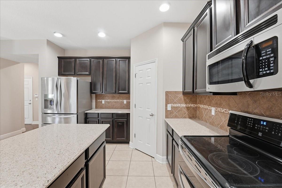 Image 19 of 48 For 8068 Edgewood Forest Drive