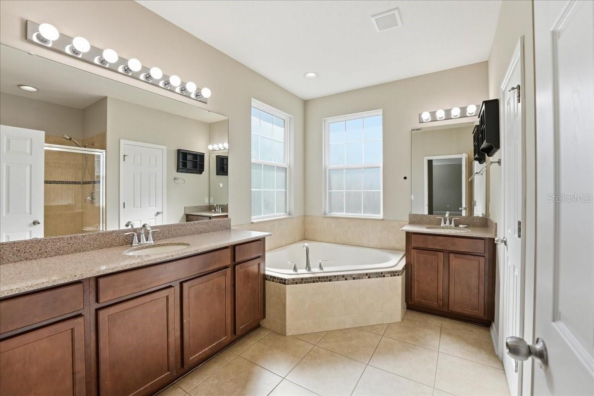 Image 32 of 48 For 8068 Edgewood Forest Drive