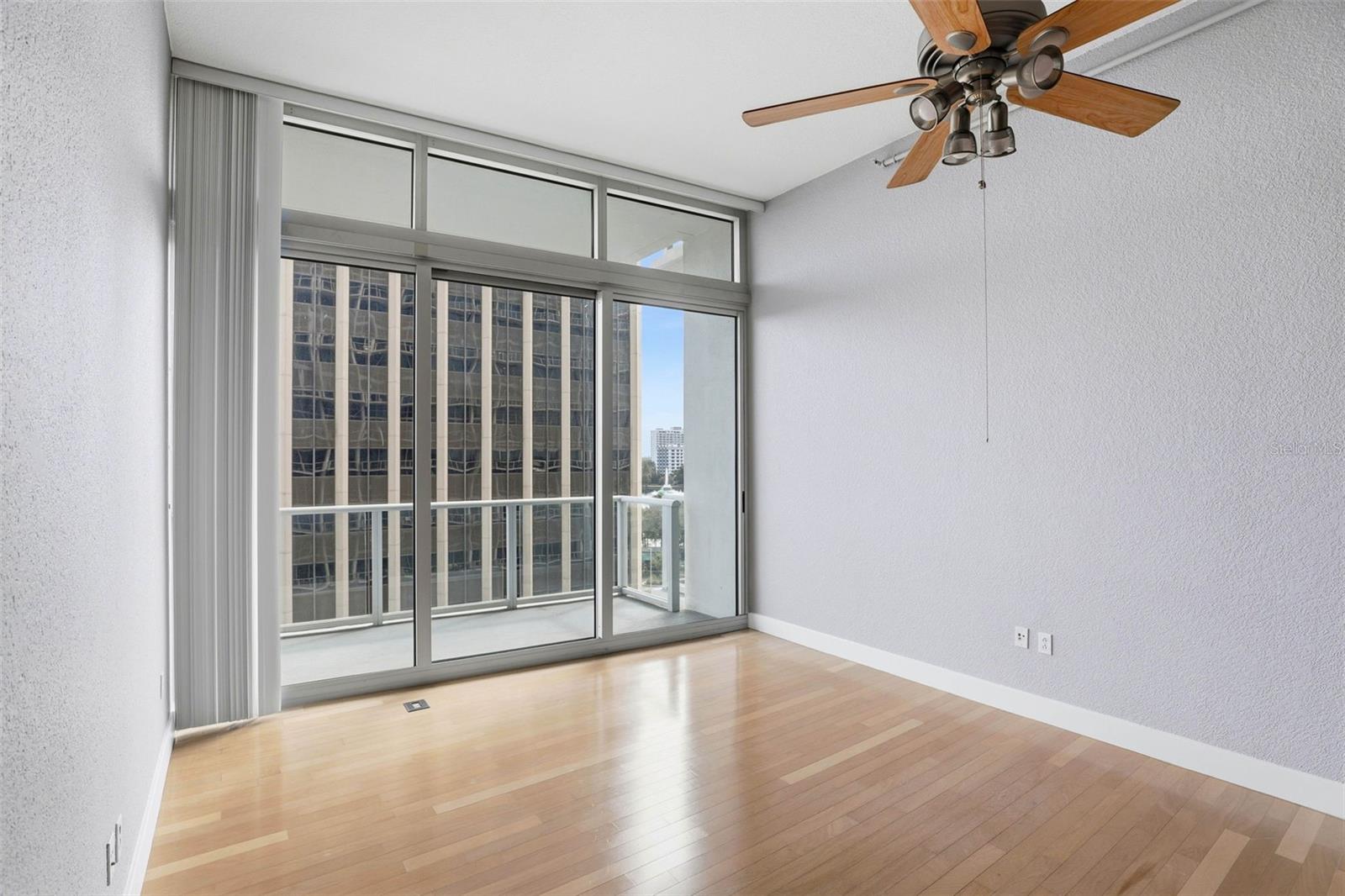 Image 11 of 27 For 150 Robinson Street 631