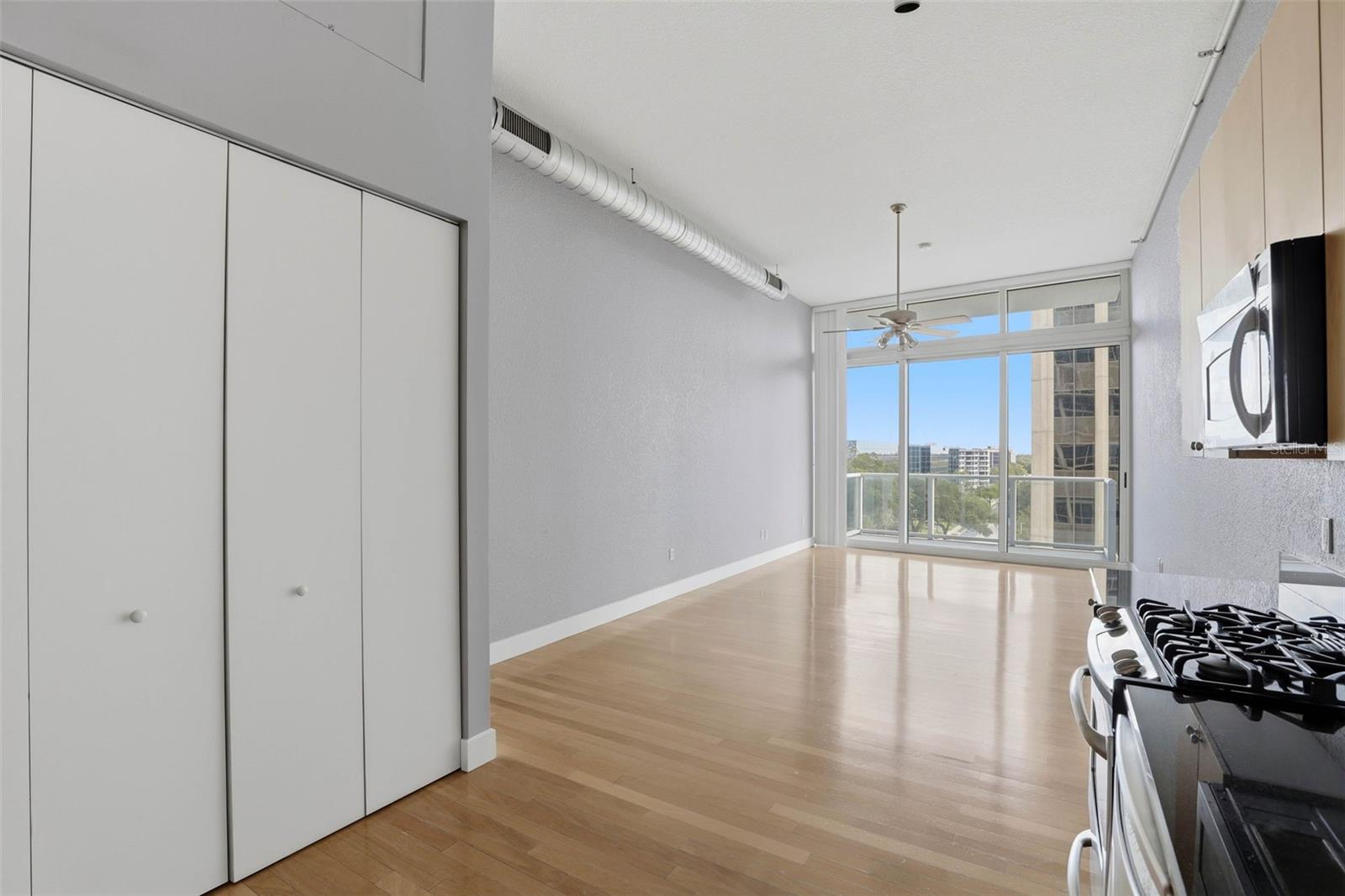 Image 6 of 27 For 150 Robinson Street 631