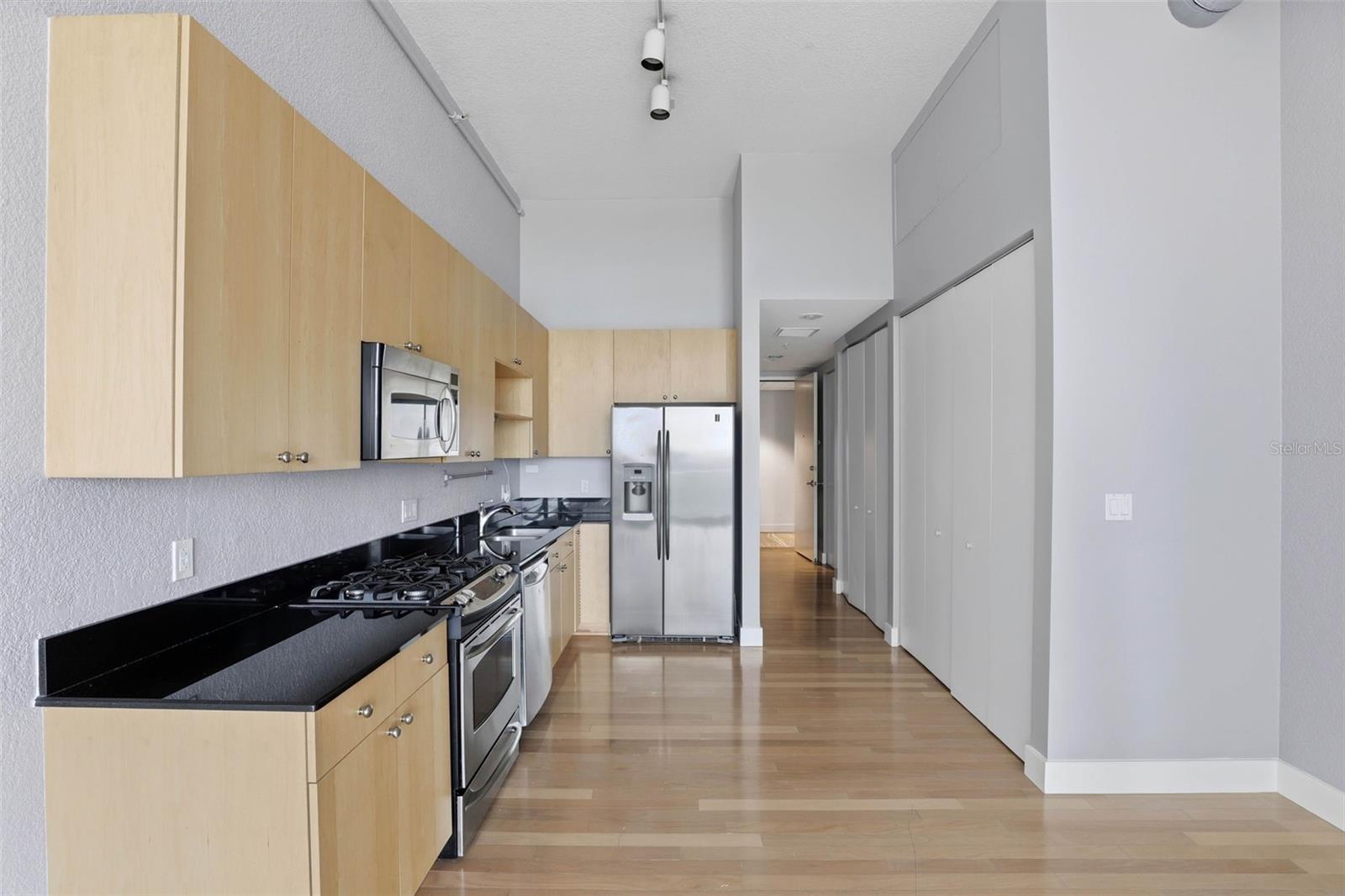 Image 8 of 27 For 150 Robinson Street 631