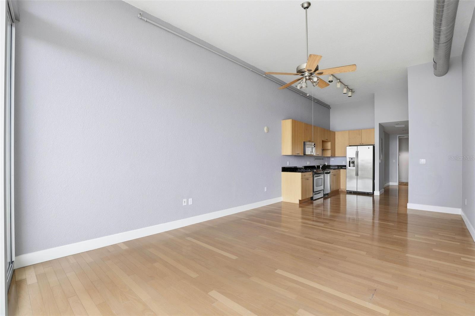 Image 9 of 27 For 150 Robinson Street 631