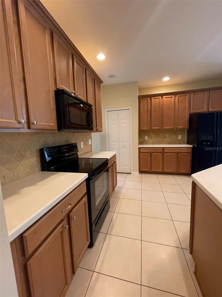 Image 6 of 23 For 8641 Bradleys Landing Street