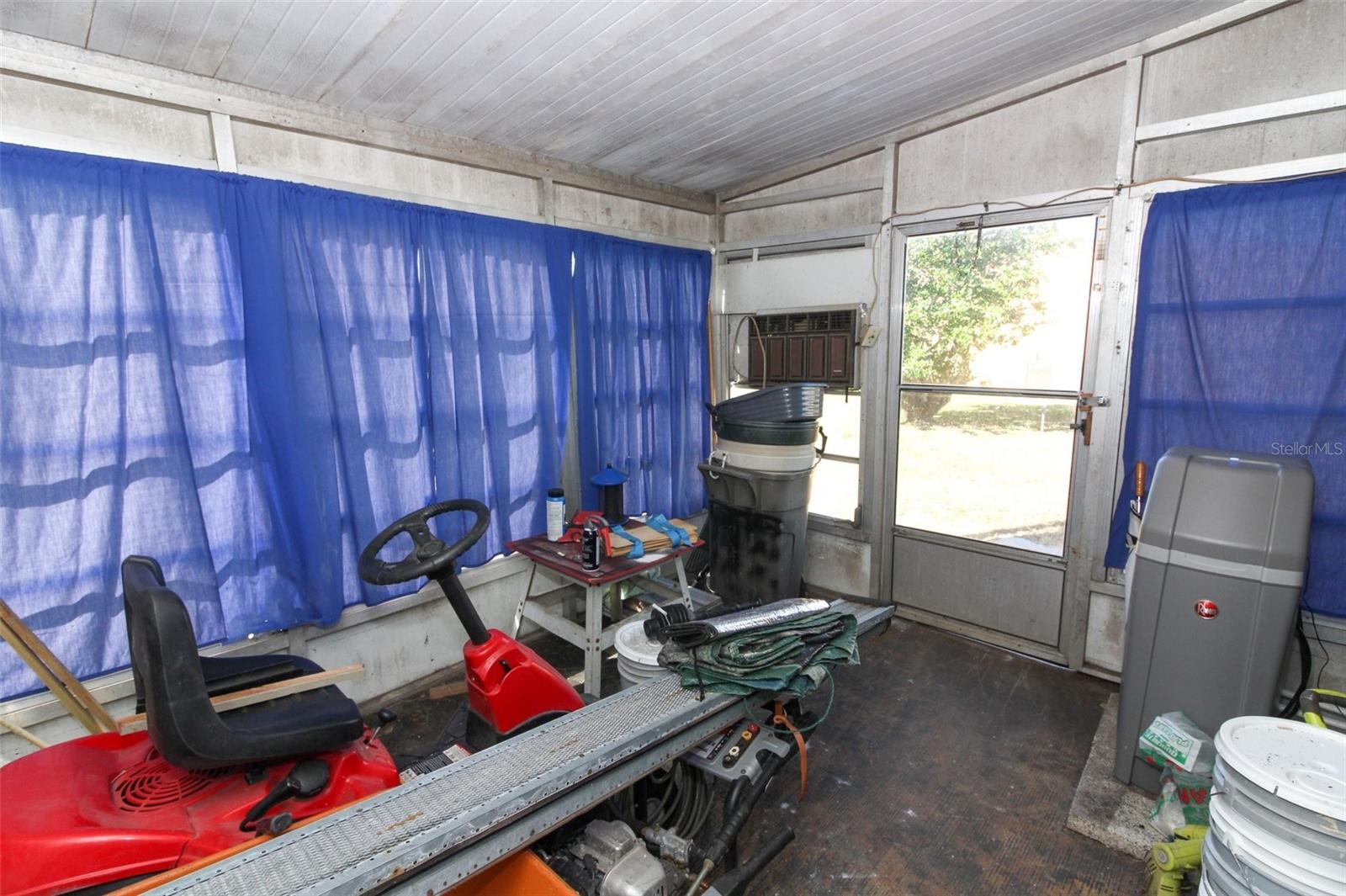 Image 44 of 68 For 411 Lavista