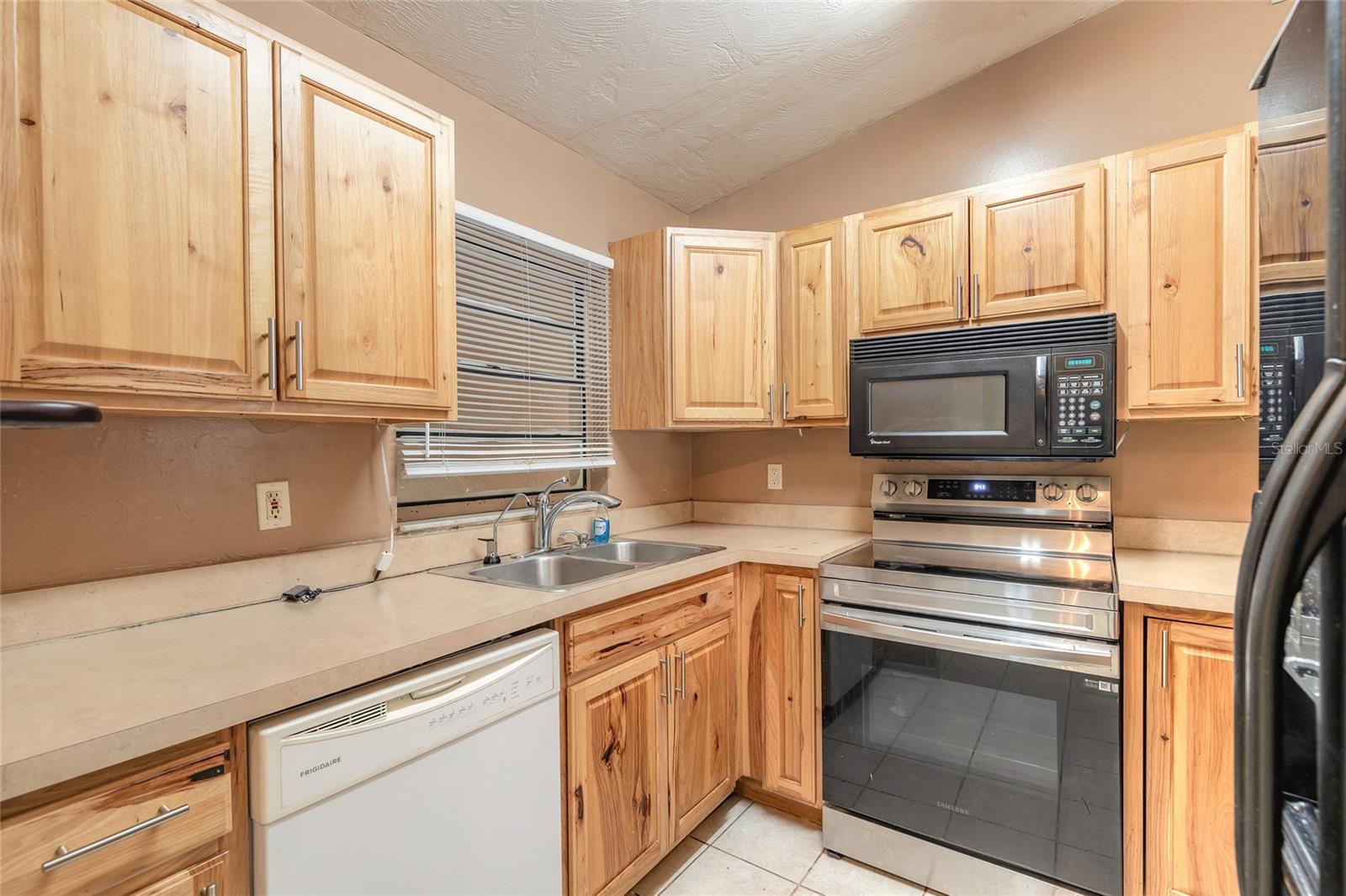 Image 9 of 31 For 1672 Espanola Avenue