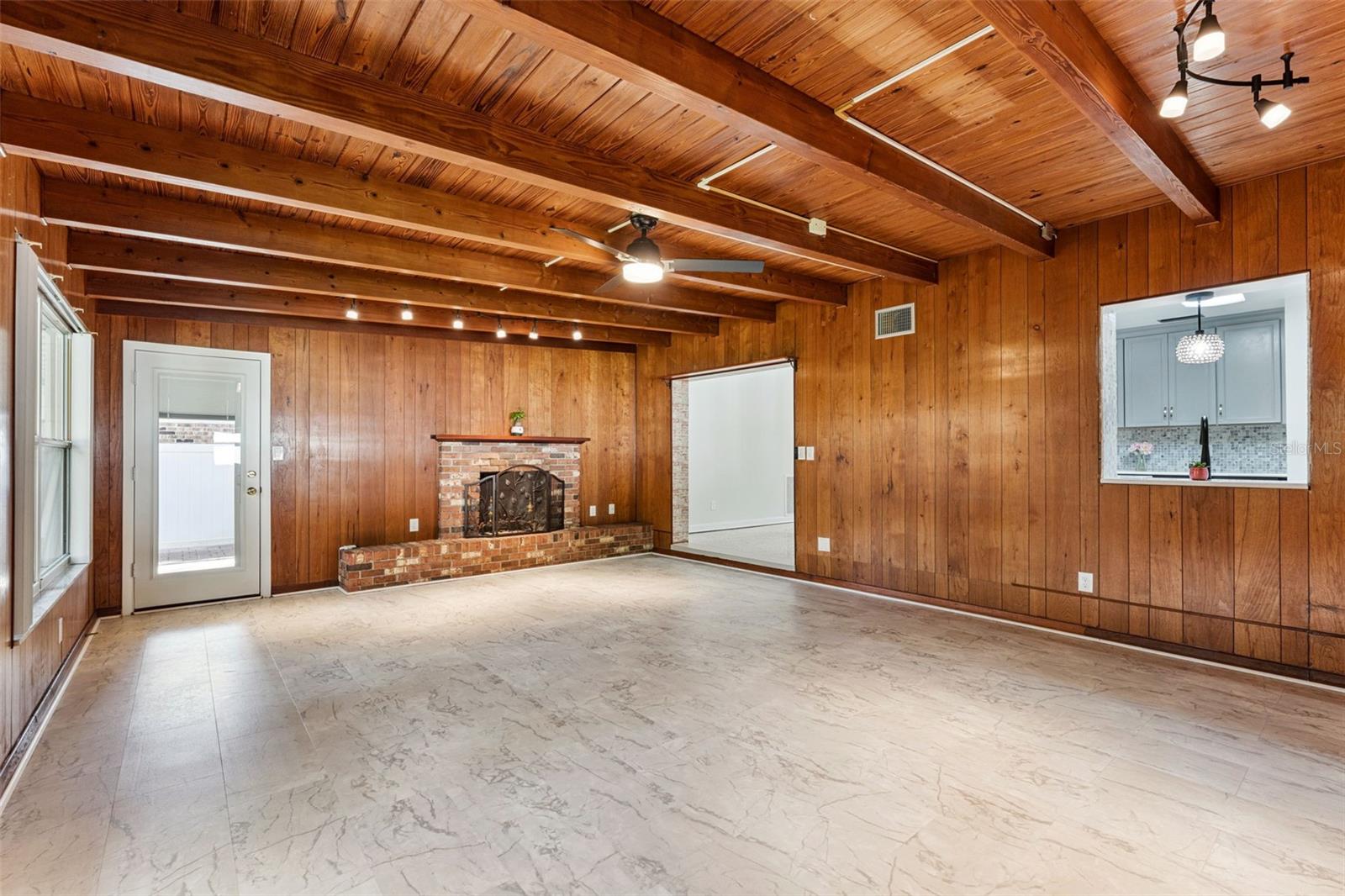 Image 12 of 42 For 3911 Waterfront Parkway