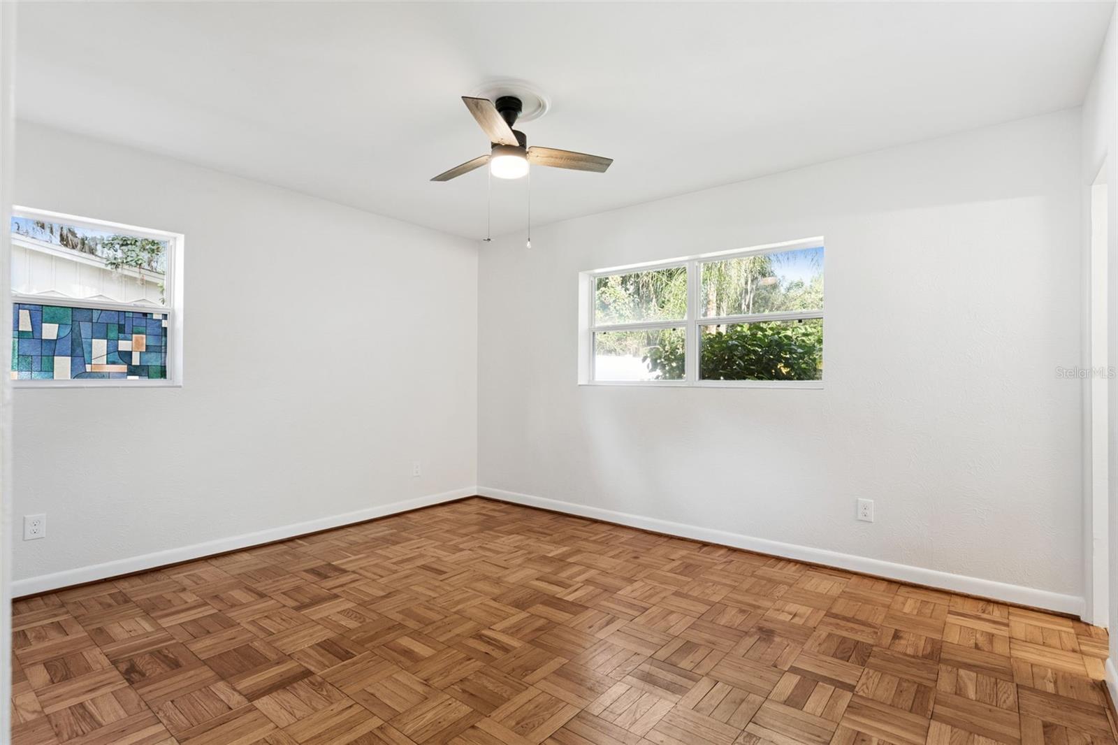 Image 18 of 42 For 3911 Waterfront Parkway