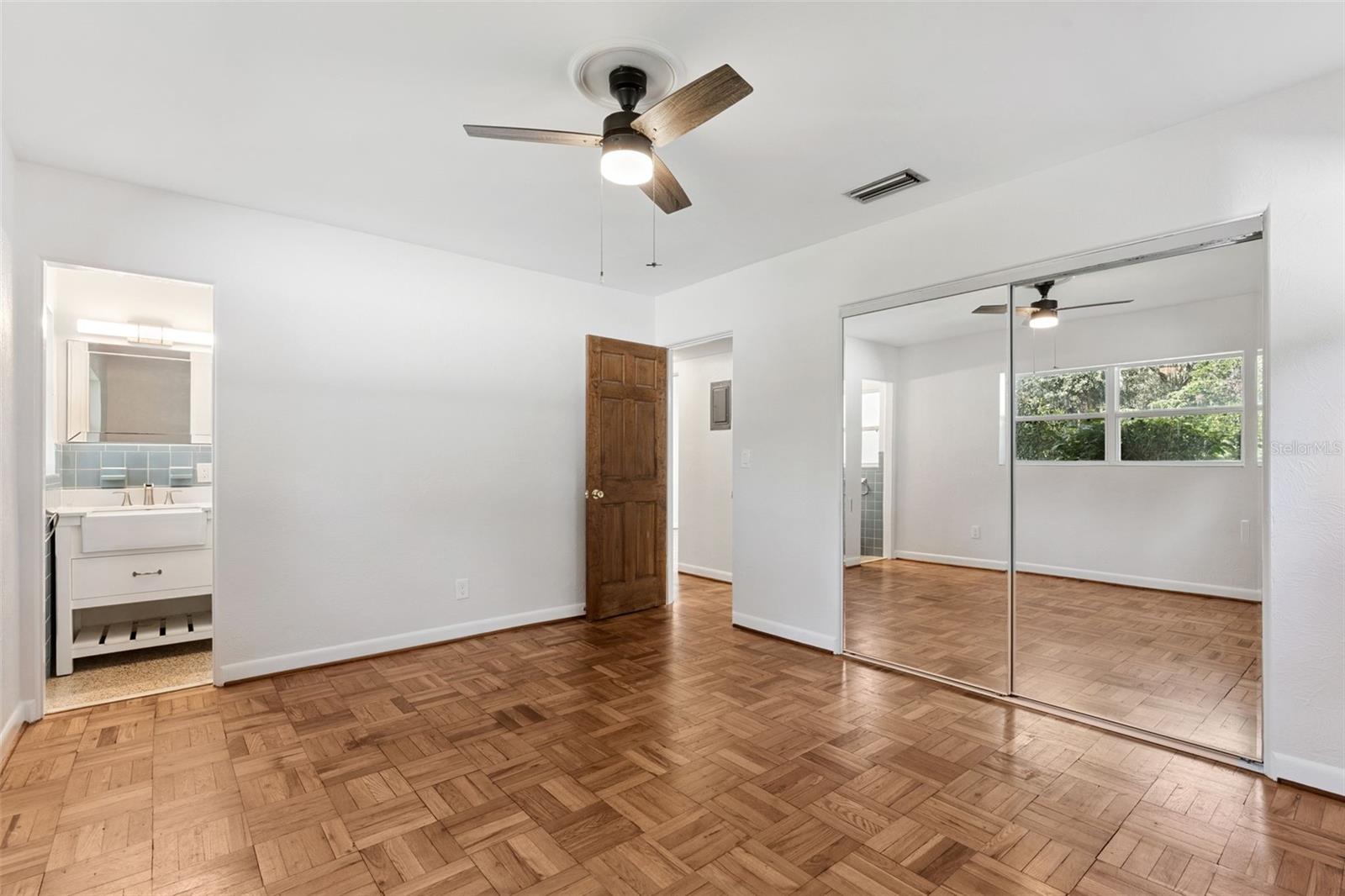 Image 19 of 42 For 3911 Waterfront Parkway