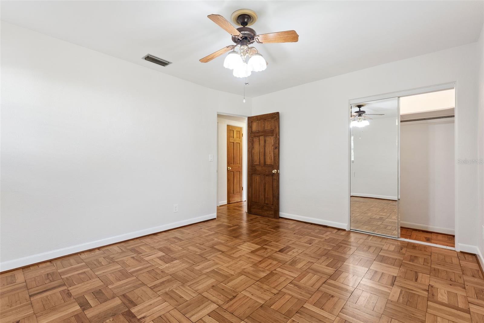 Image 21 of 42 For 3911 Waterfront Parkway