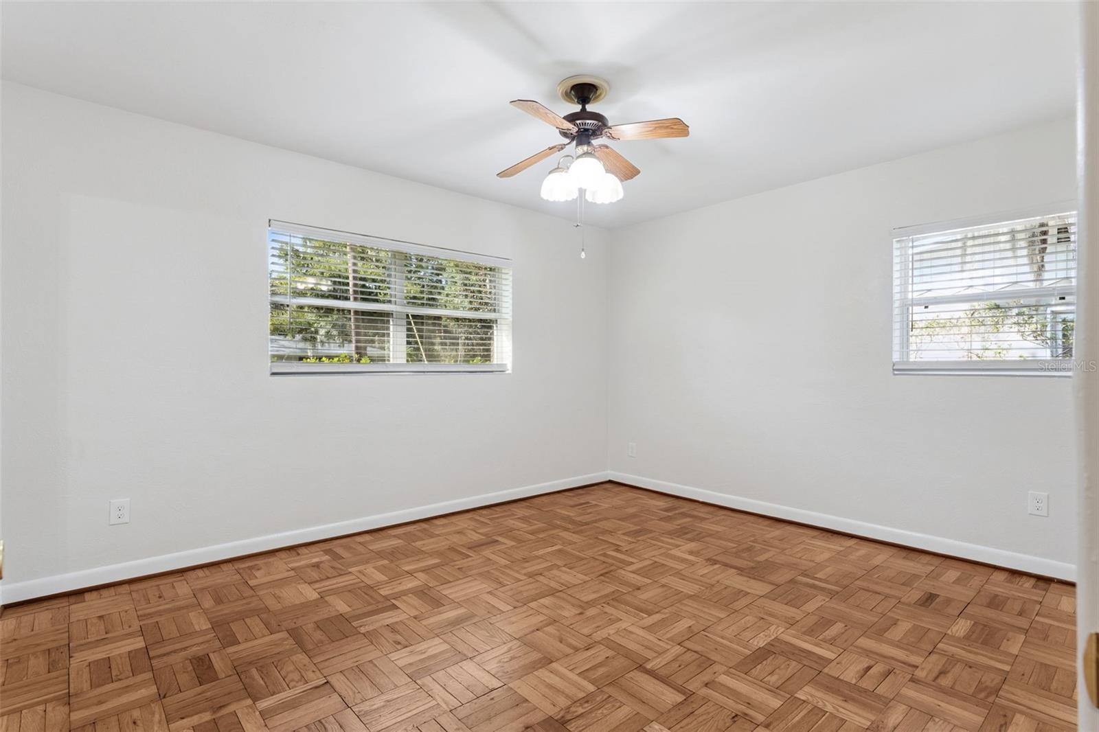 Image 22 of 42 For 3911 Waterfront Parkway