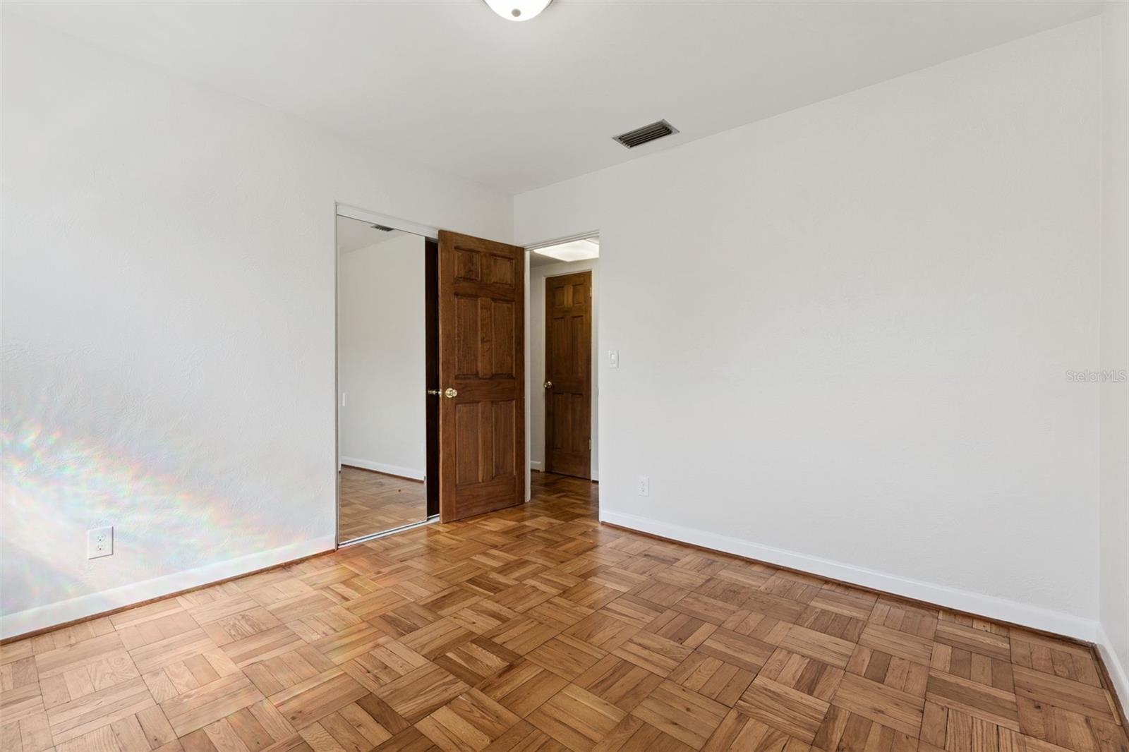 Image 23 of 42 For 3911 Waterfront Parkway