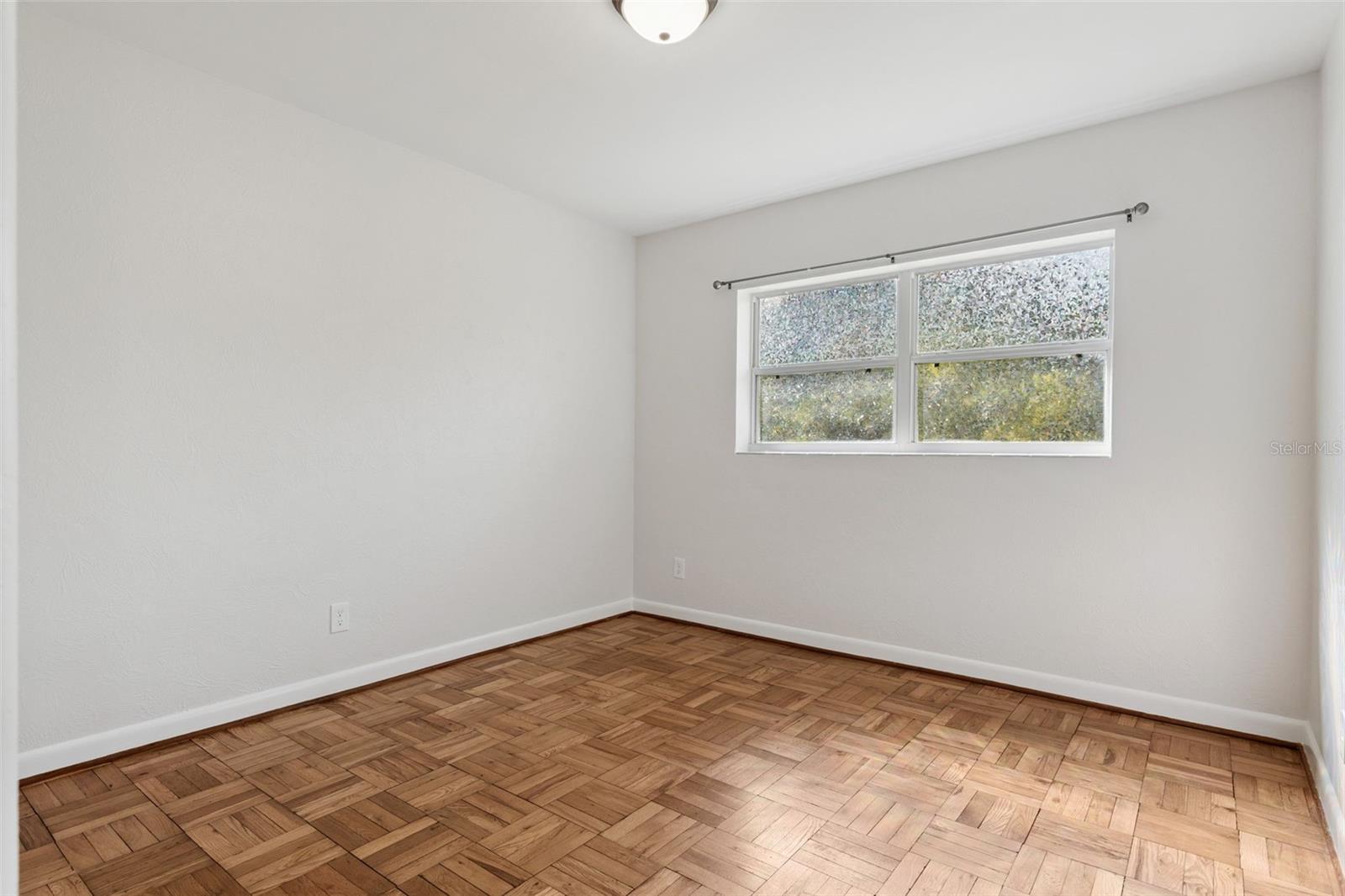 Image 24 of 42 For 3911 Waterfront Parkway