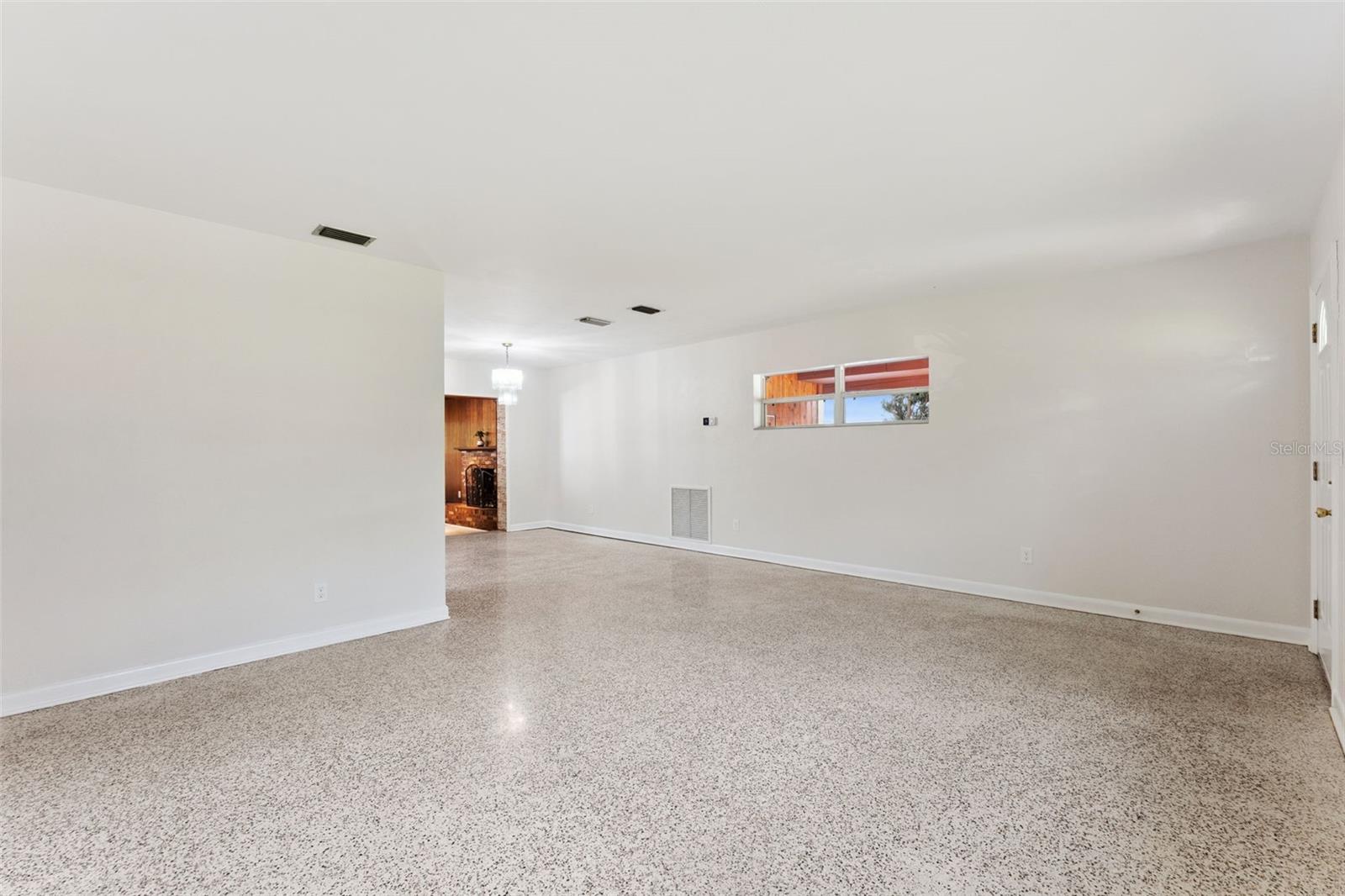 Image 5 of 42 For 3911 Waterfront Parkway