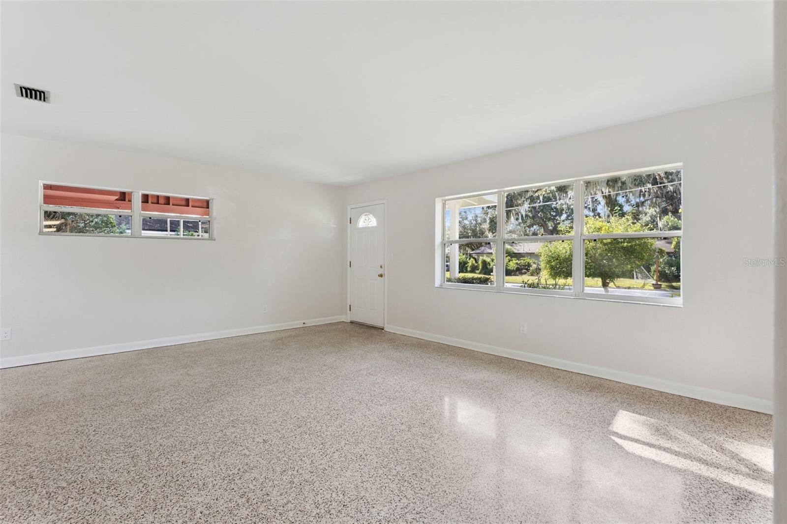 Image 6 of 42 For 3911 Waterfront Parkway