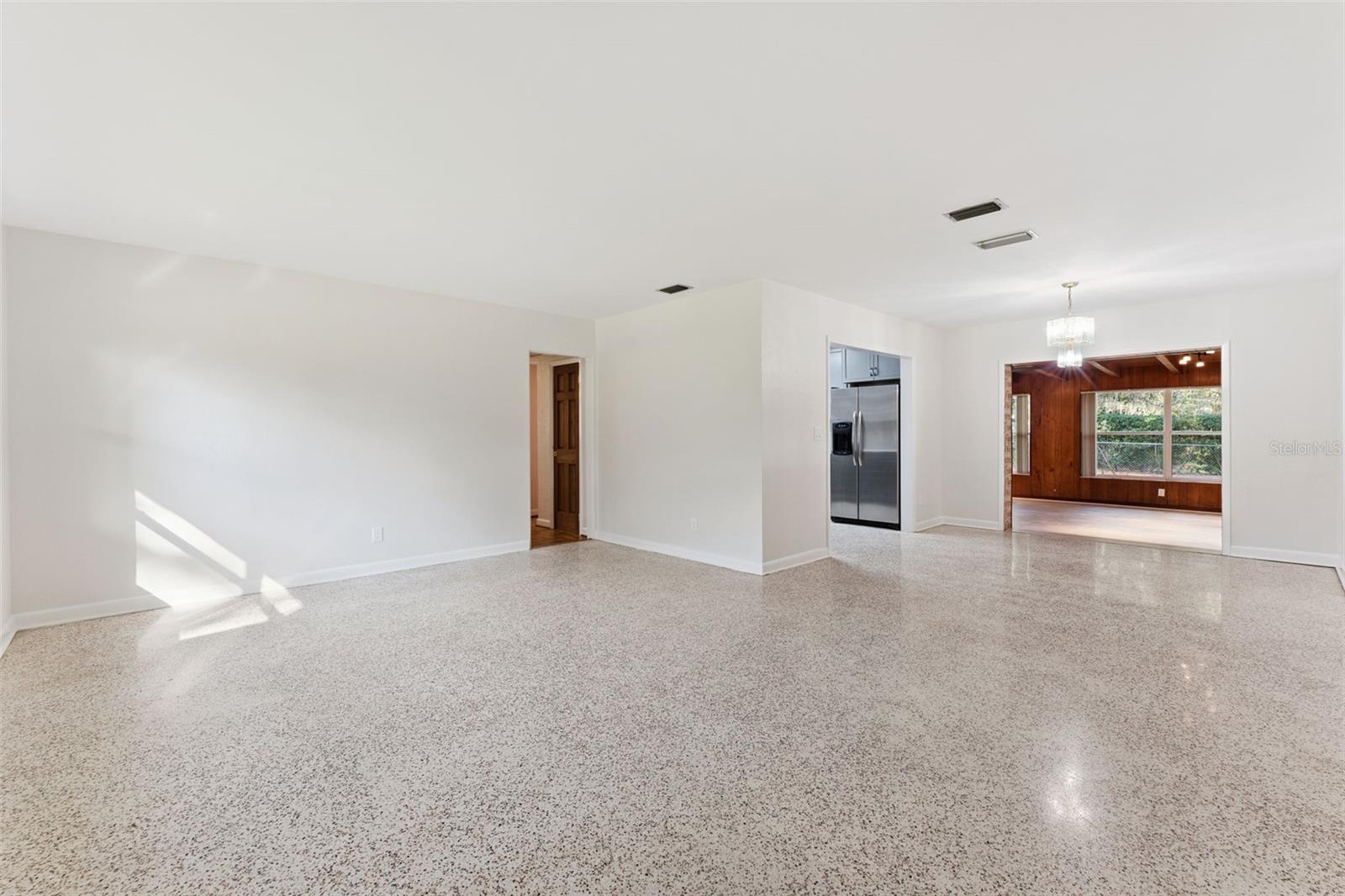 Image 7 of 42 For 3911 Waterfront Parkway