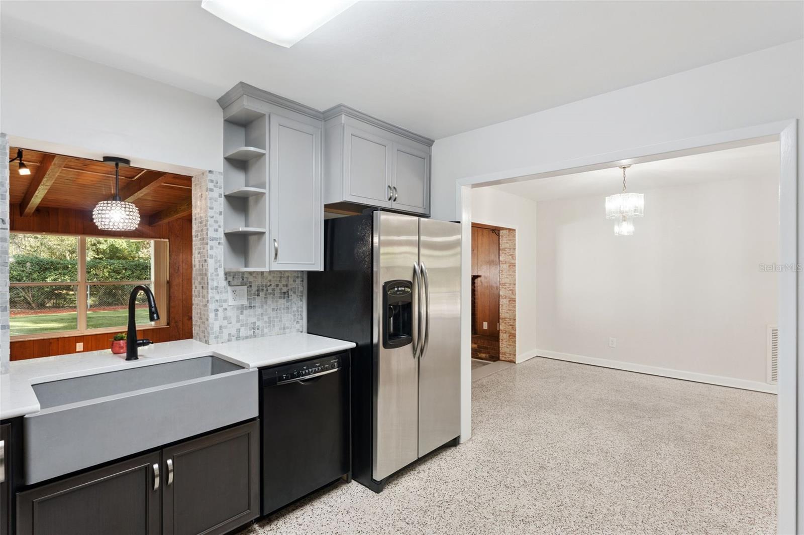 Image 8 of 42 For 3911 Waterfront Parkway