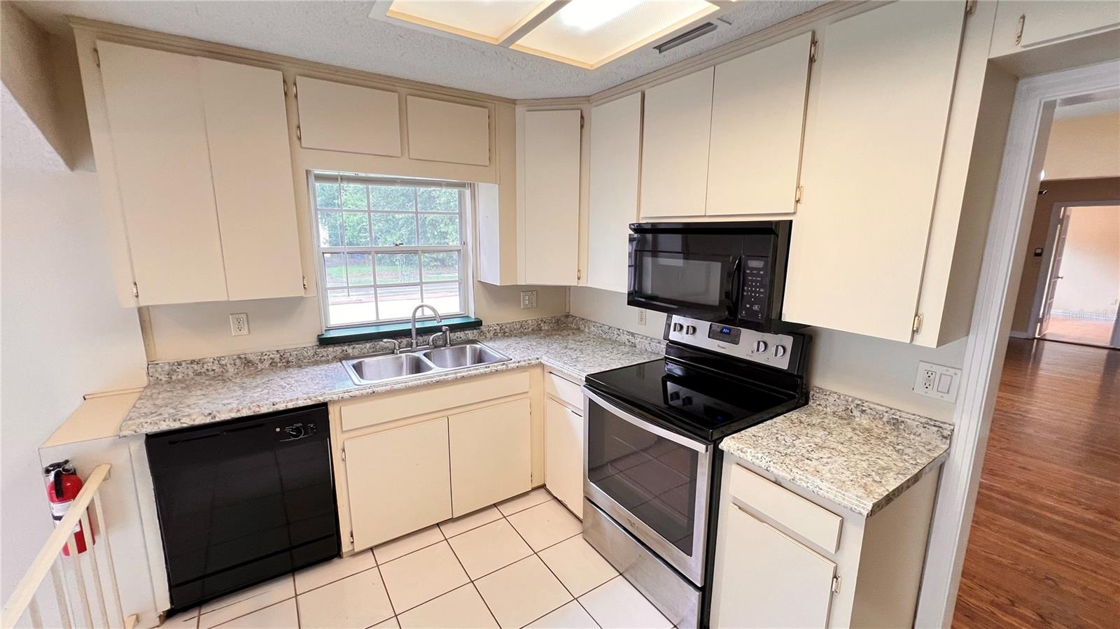 Image 11 of 42 For 1807 Park Avenue