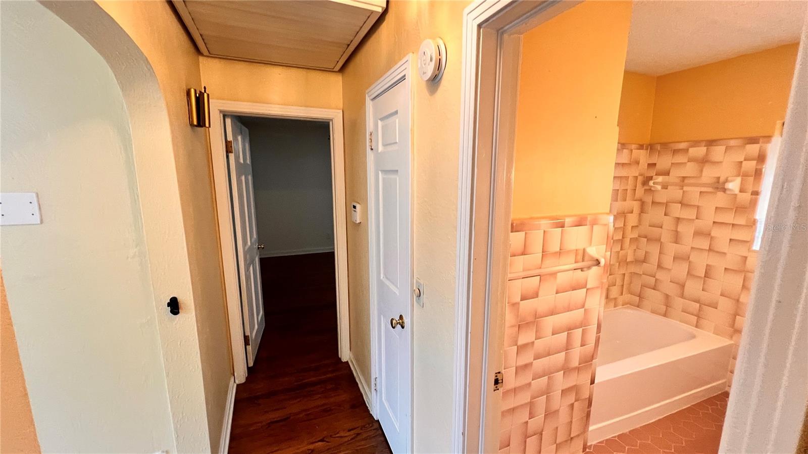 Image 23 of 42 For 1807 Park Avenue