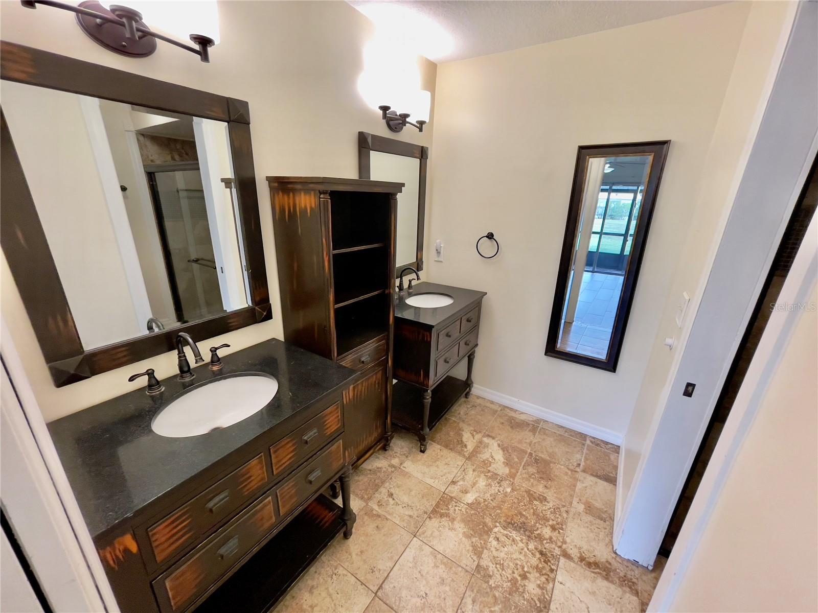 Image 19 of 27 For 600 Northern Way 1601