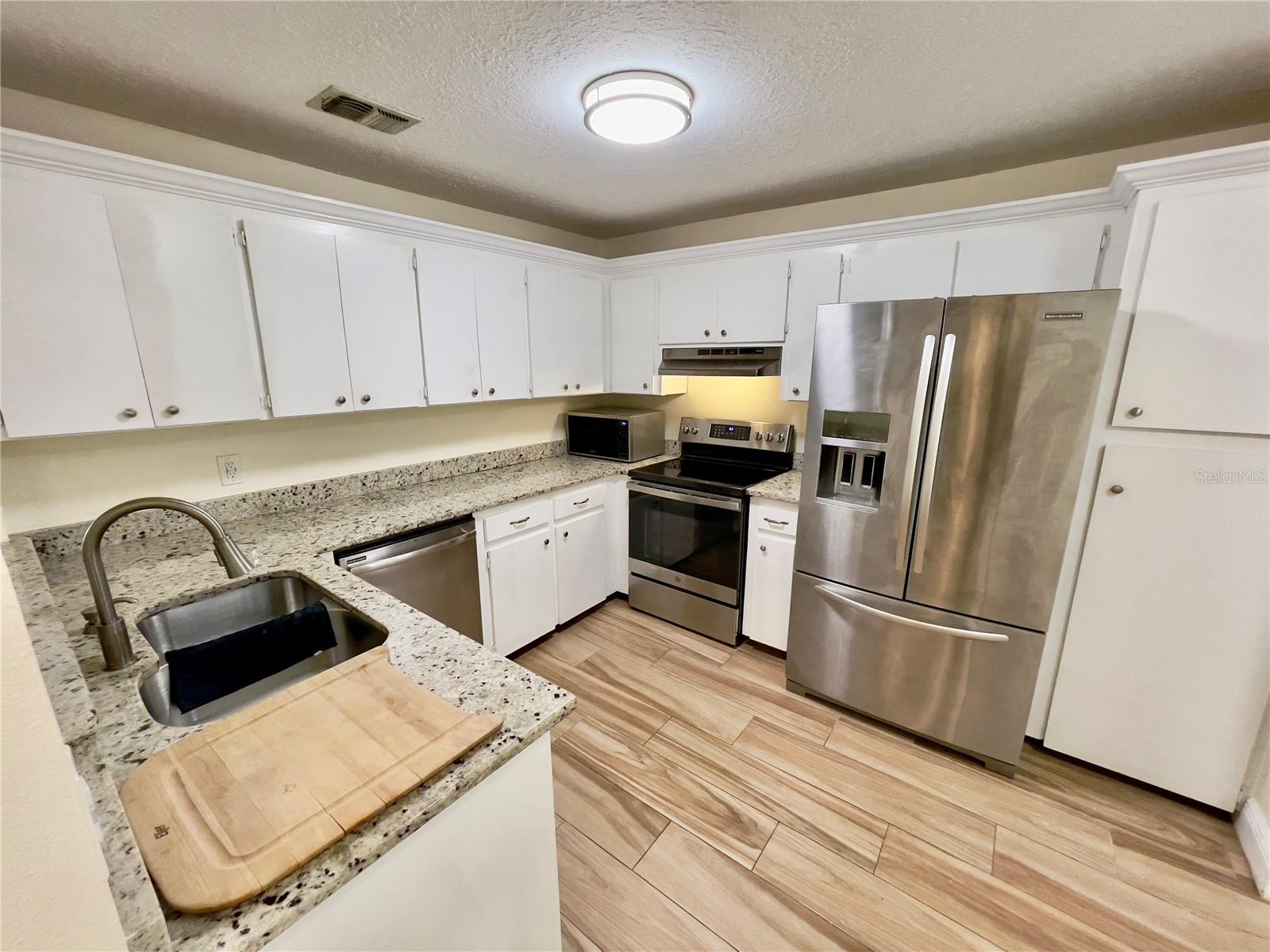 Image 5 of 27 For 600 Northern Way 1601