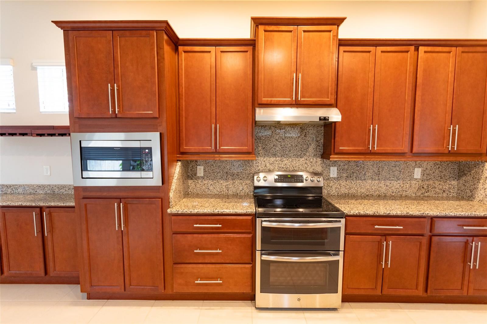 Image 14 of 39 For 8106 Laureate Boulevard