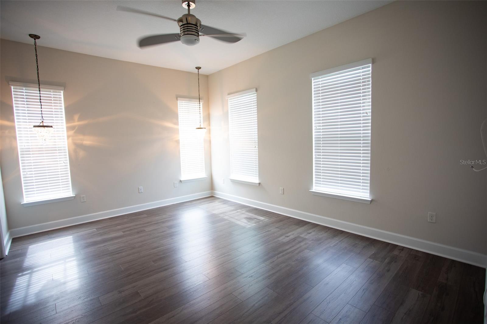 Image 16 of 39 For 8106 Laureate Boulevard