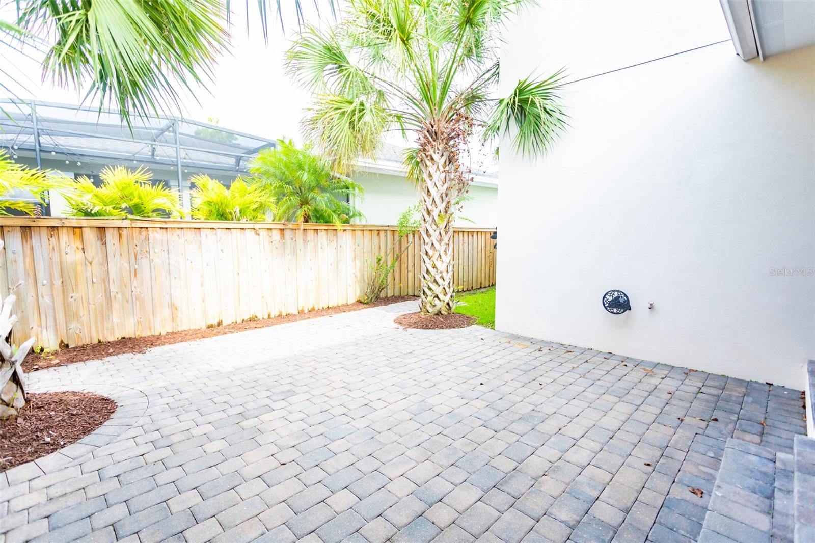 Image 28 of 39 For 8106 Laureate Boulevard