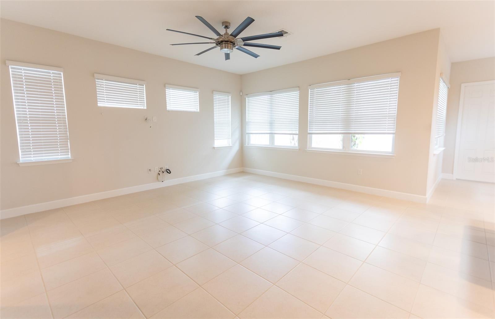 Image 5 of 39 For 8106 Laureate Boulevard