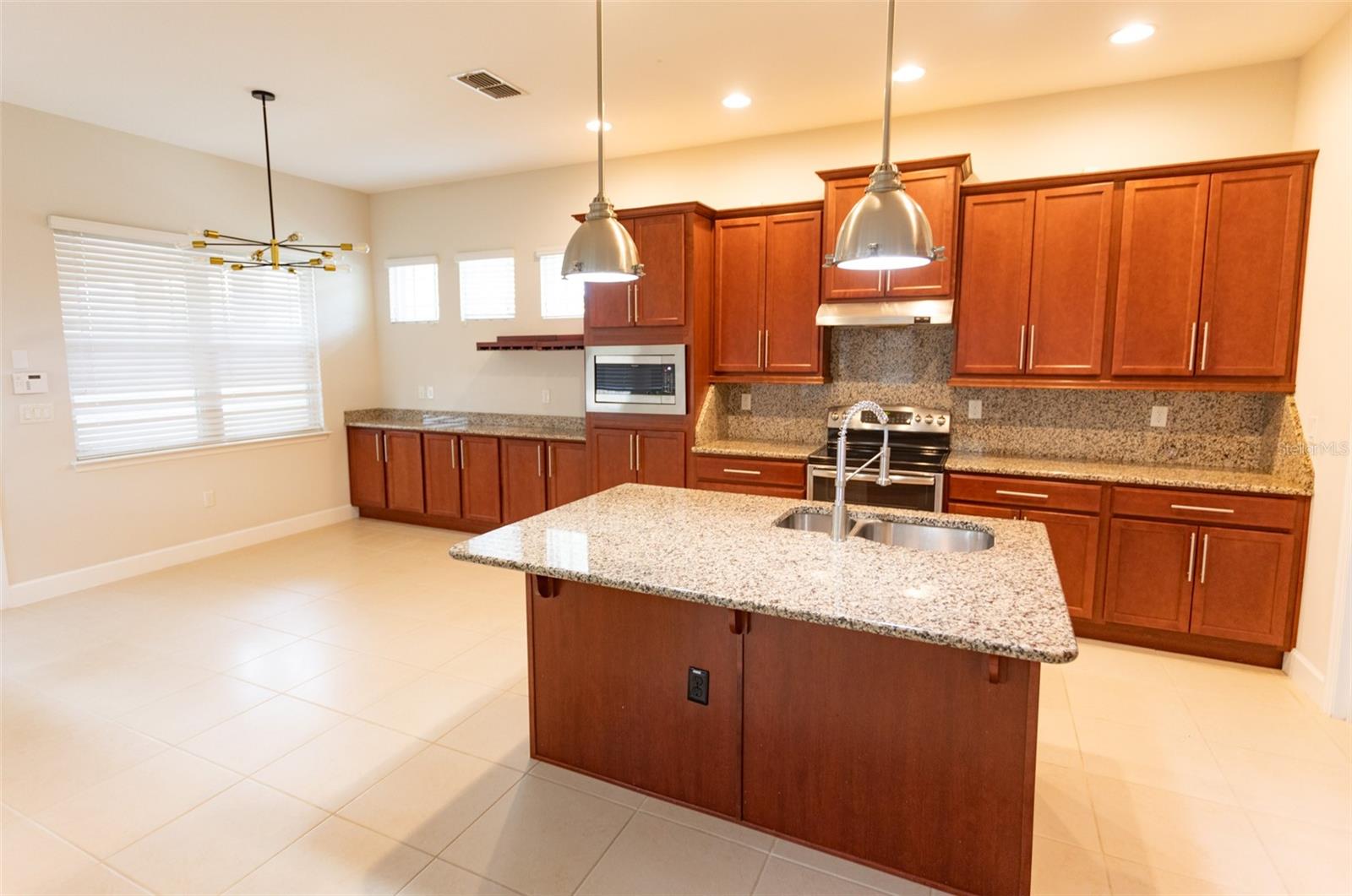 Image 6 of 39 For 8106 Laureate Boulevard