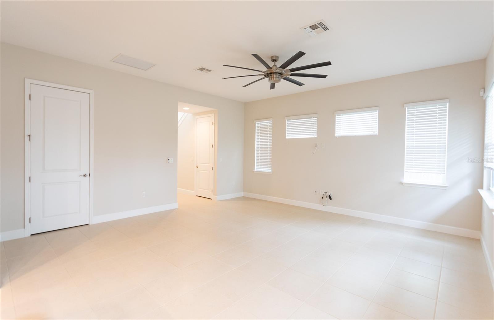 Image 8 of 39 For 8106 Laureate Boulevard