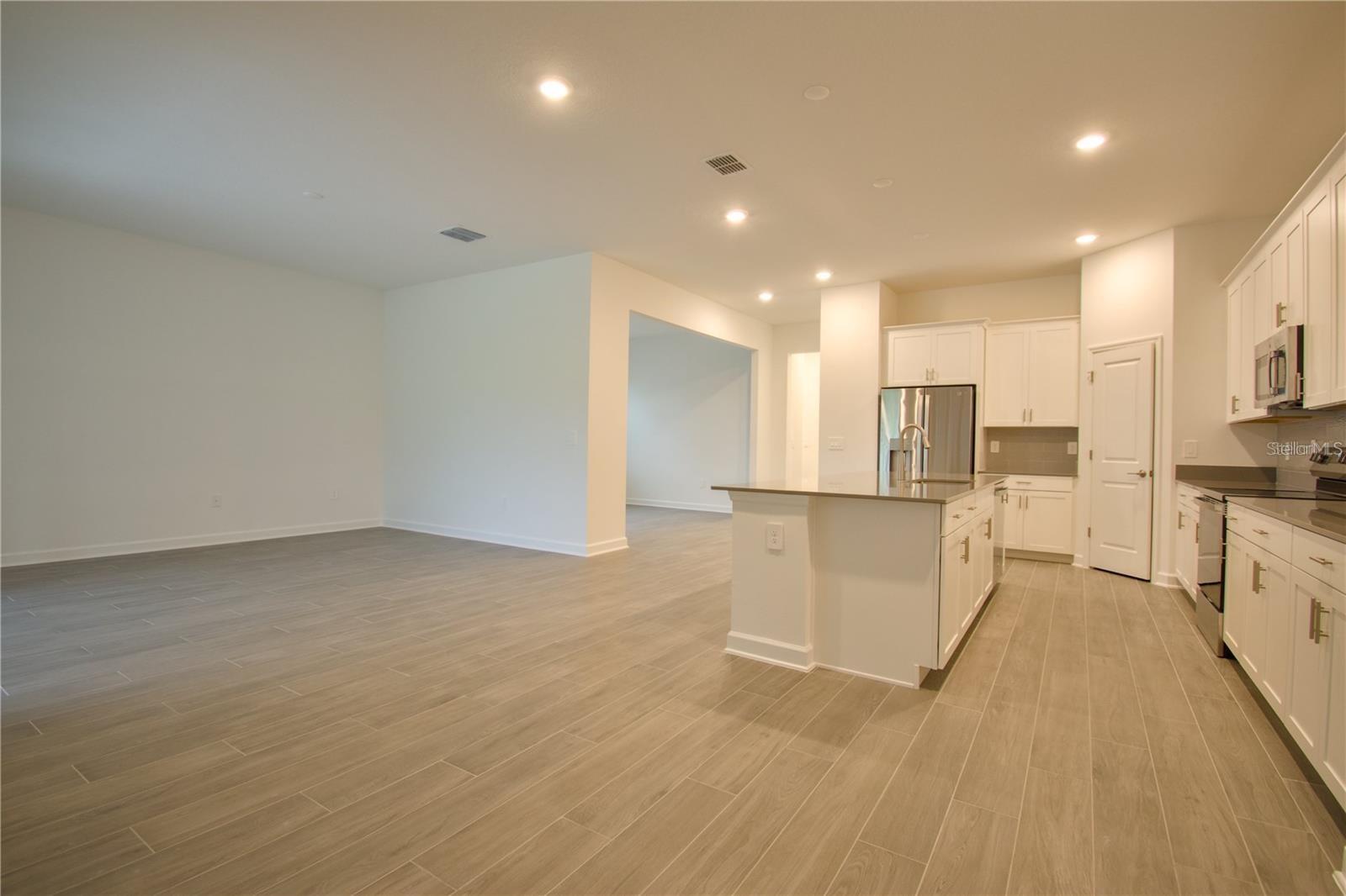 Image 10 of 43 For 10830 History Avenue