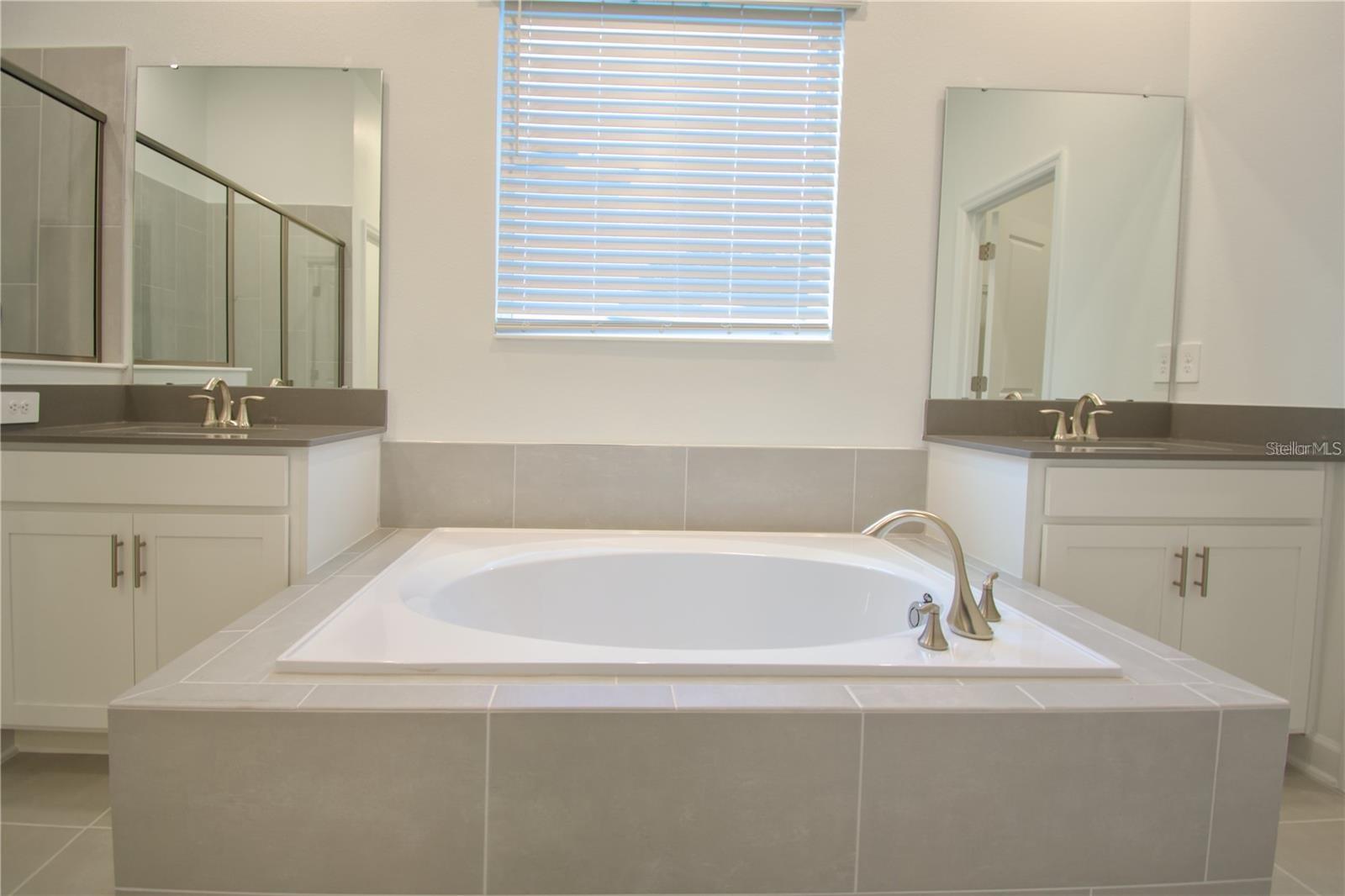 Image 24 of 43 For 10830 History Avenue