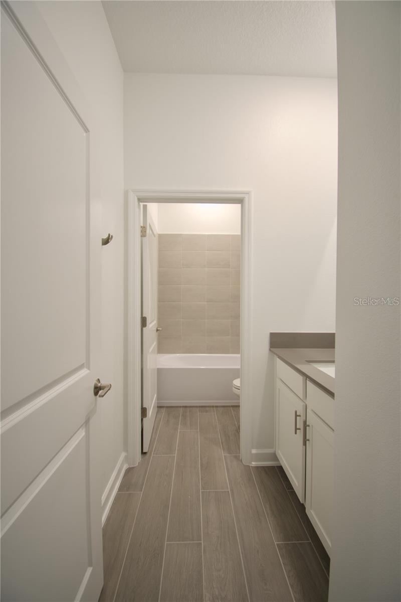 Image 29 of 43 For 10830 History Avenue