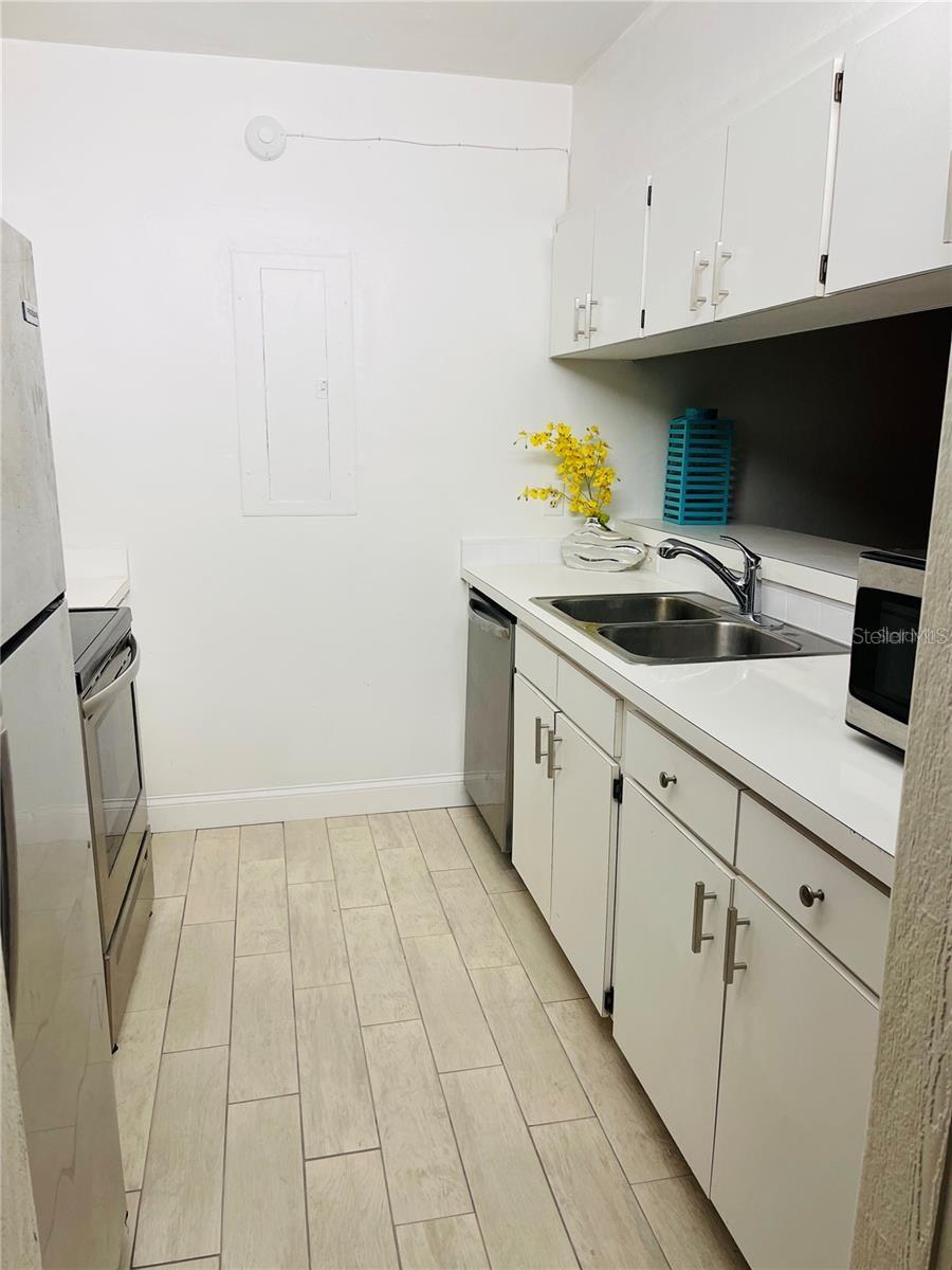 Image 4 of 9 For 2362 Burnway Road 2362