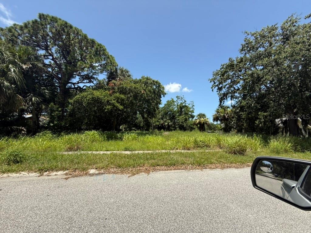 Image 2 of 2 For 470 Robbins Avenue