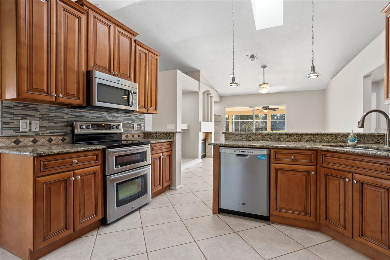 Image 3 of 20 For 982 Big Oaks Drive