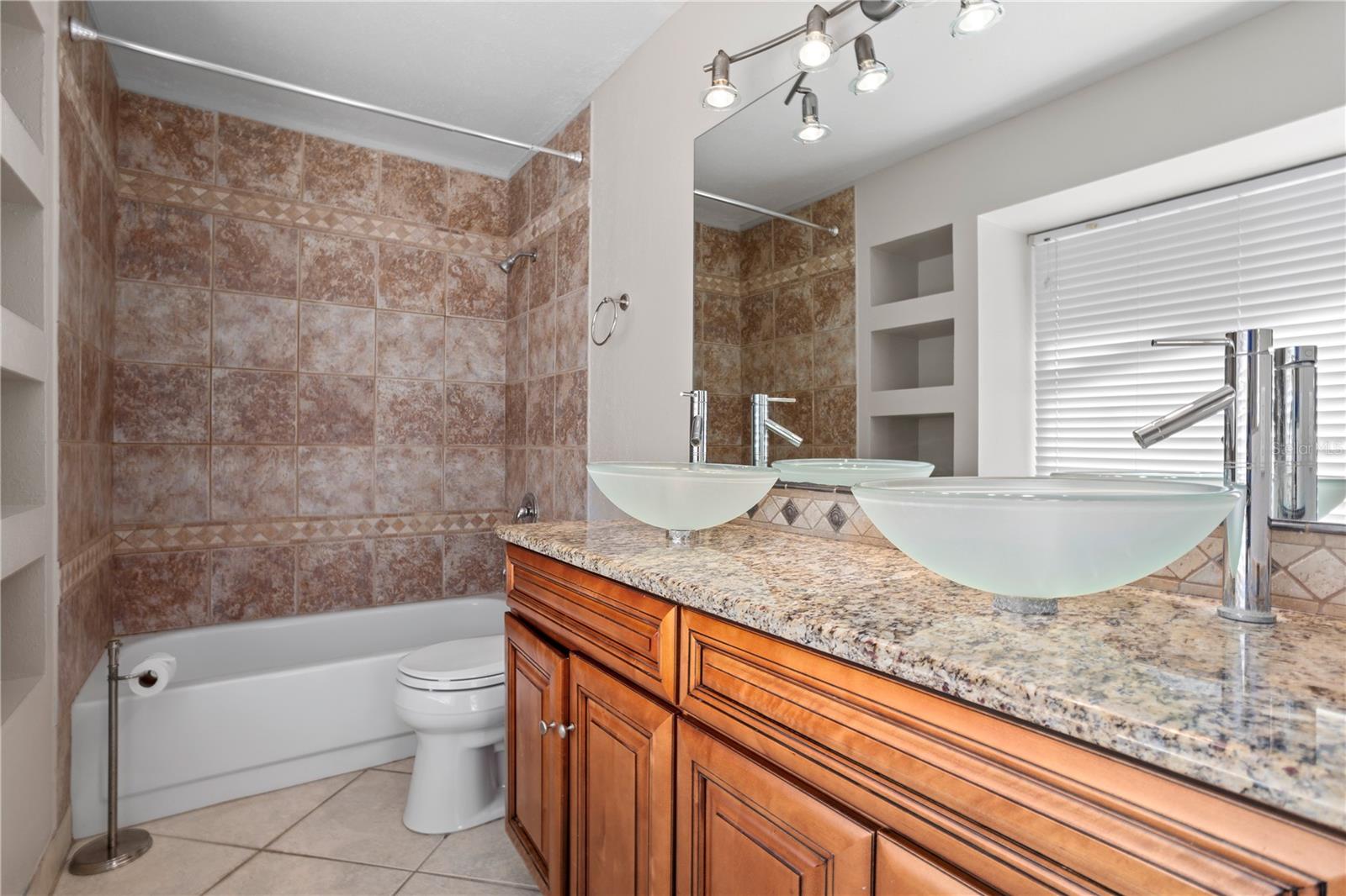 Image 7 of 20 For 982 Big Oaks Drive