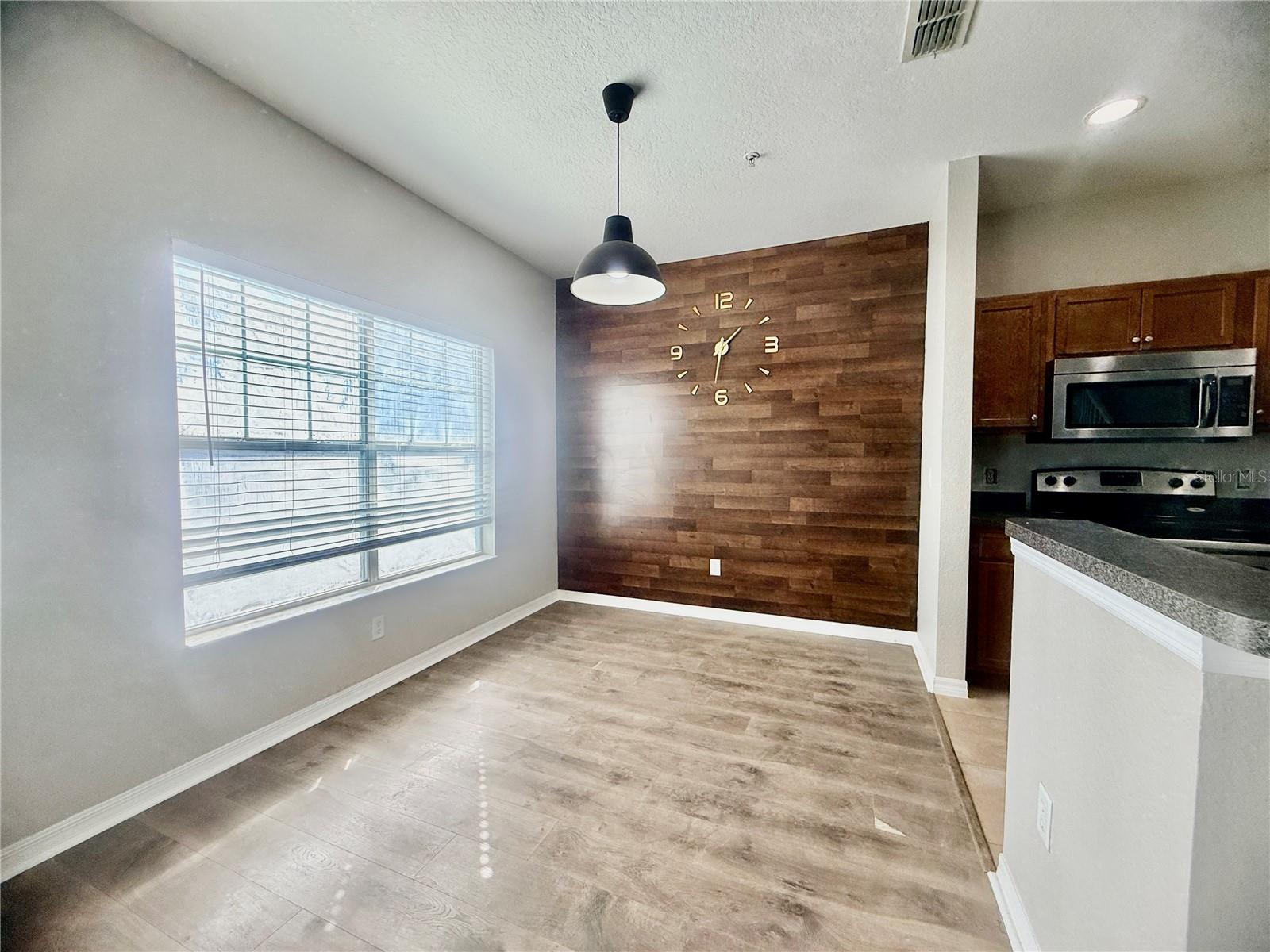 Image 10 of 31 For 2424 Grand Central Parkway 15