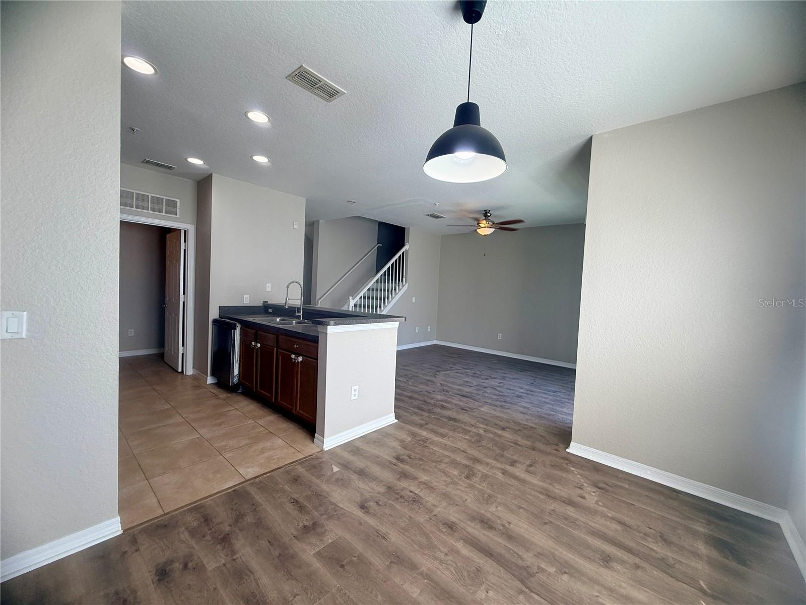 Image 11 of 31 For 2424 Grand Central Parkway 15