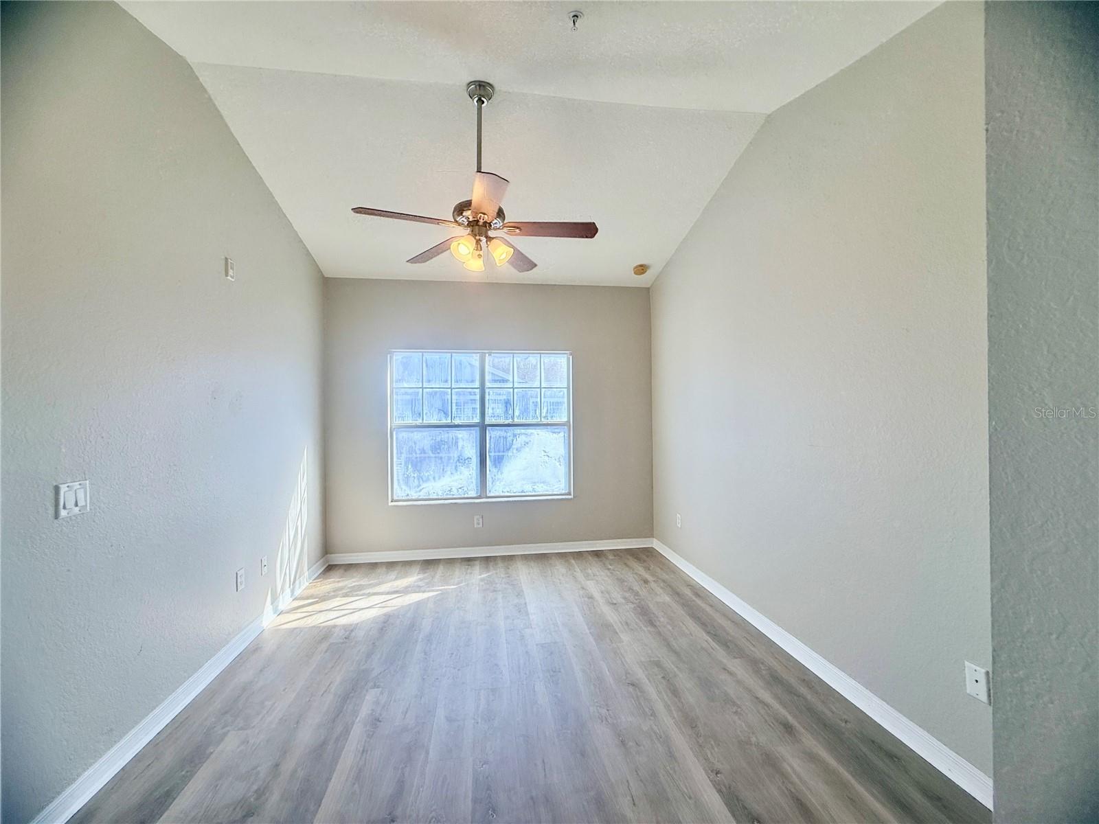 Image 17 of 31 For 2424 Grand Central Parkway 15