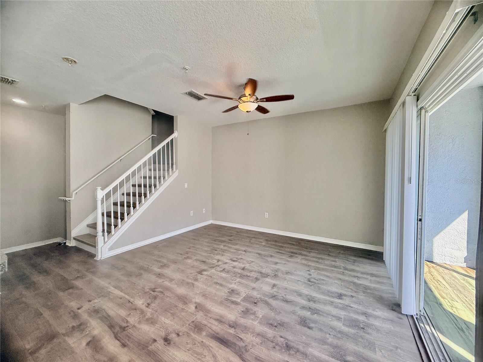 Image 4 of 31 For 2424 Grand Central Parkway 15