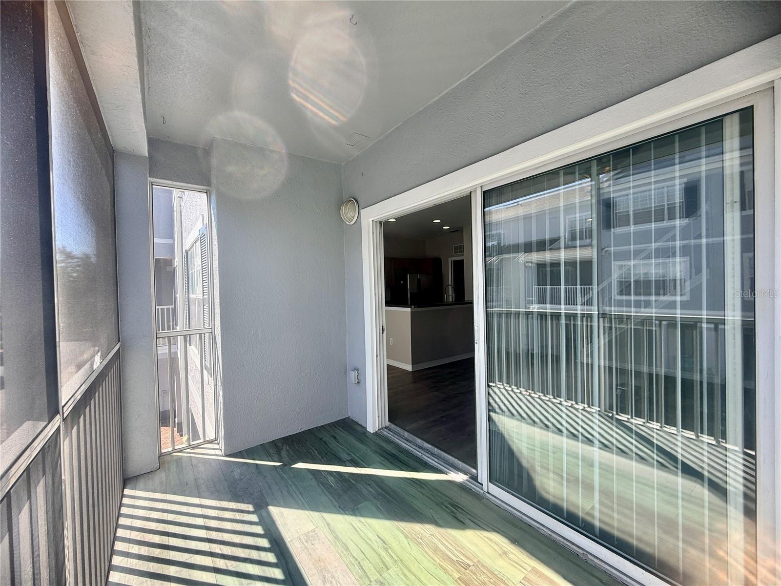 Image 6 of 31 For 2424 Grand Central Parkway 15