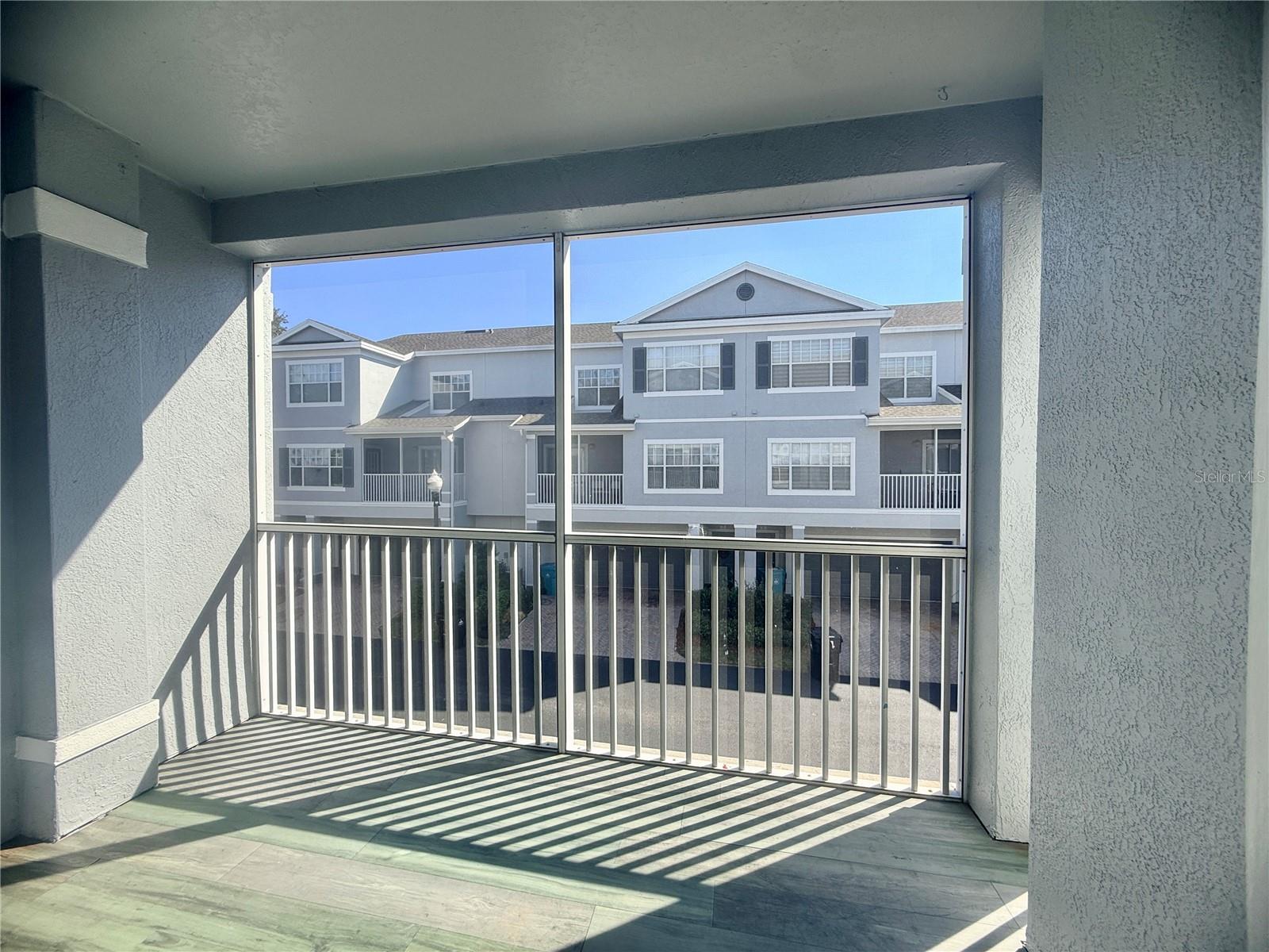 Image 7 of 31 For 2424 Grand Central Parkway 15