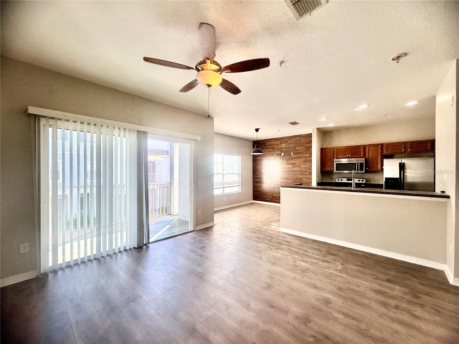 Image 8 of 31 For 2424 Grand Central Parkway 15