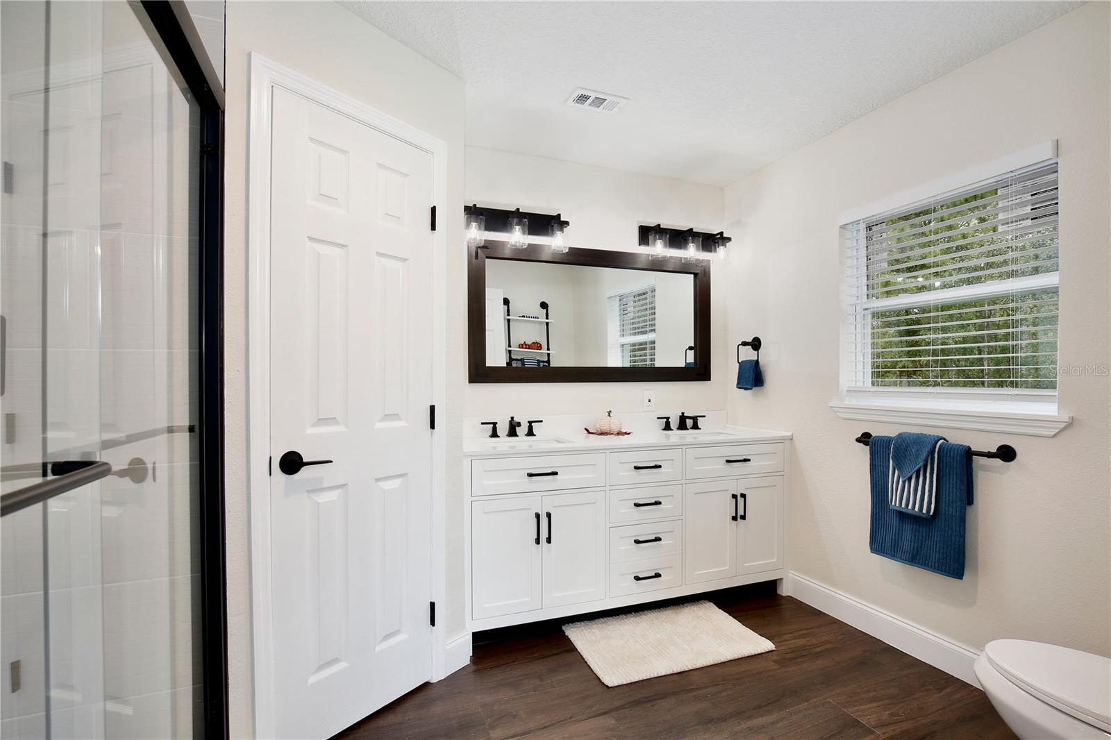 Image 17 of 39 For 1255 Flint Trail