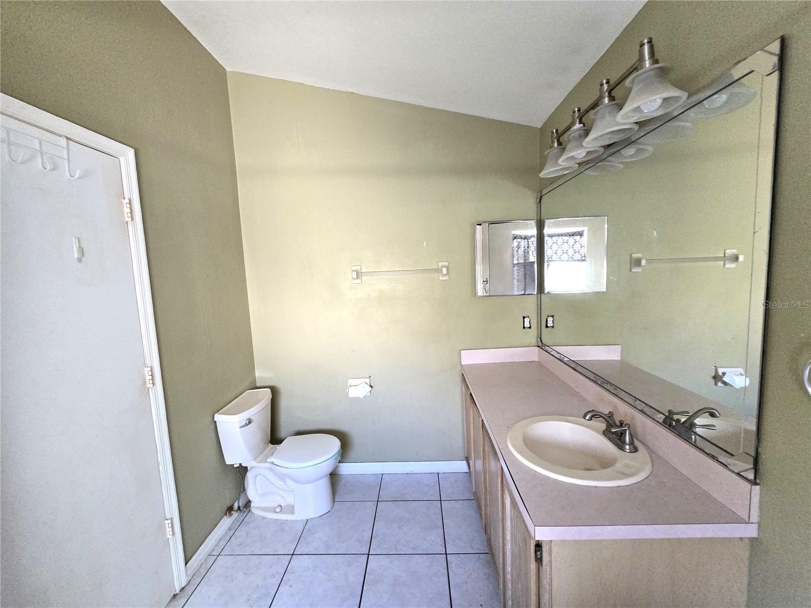 Image 18 of 34 For 8312 Fort Clinch Avenue