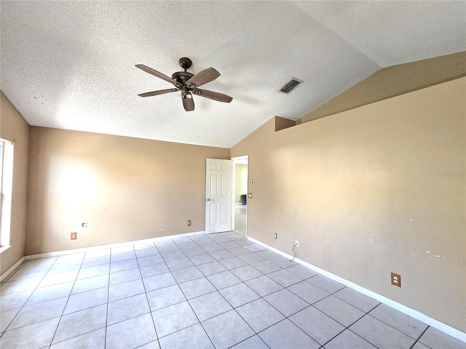 Image 19 of 34 For 8312 Fort Clinch Avenue