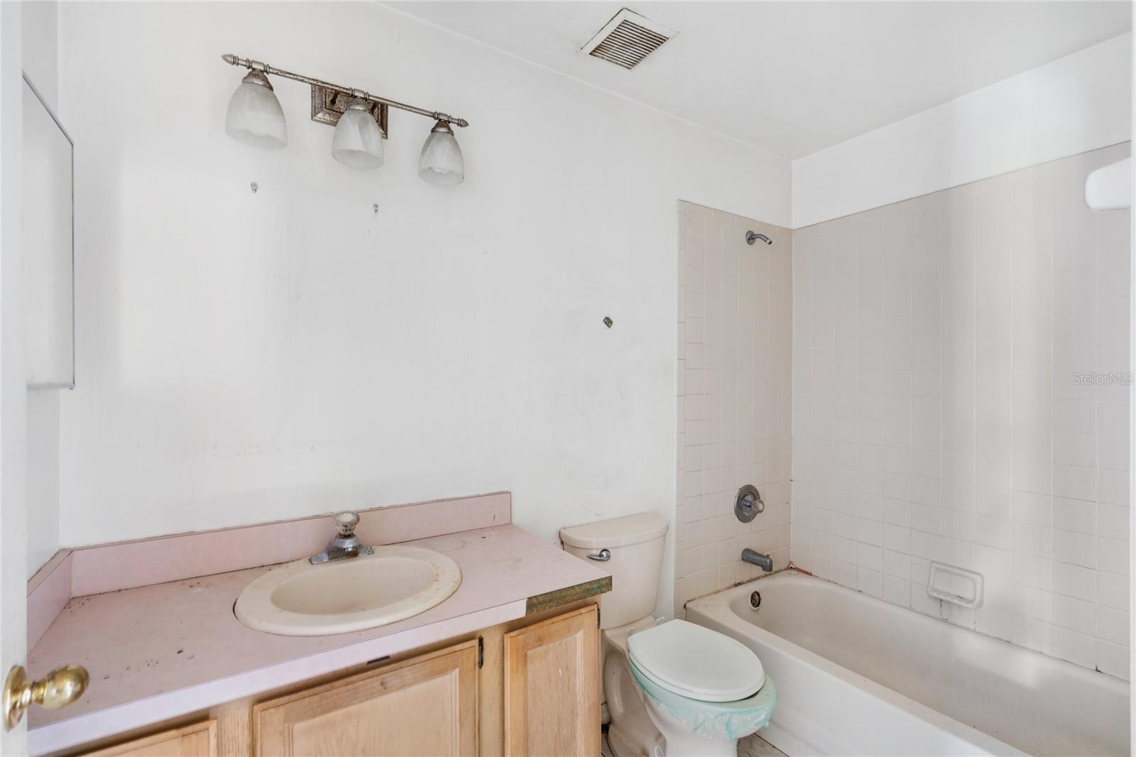 Image 28 of 34 For 8312 Fort Clinch Avenue