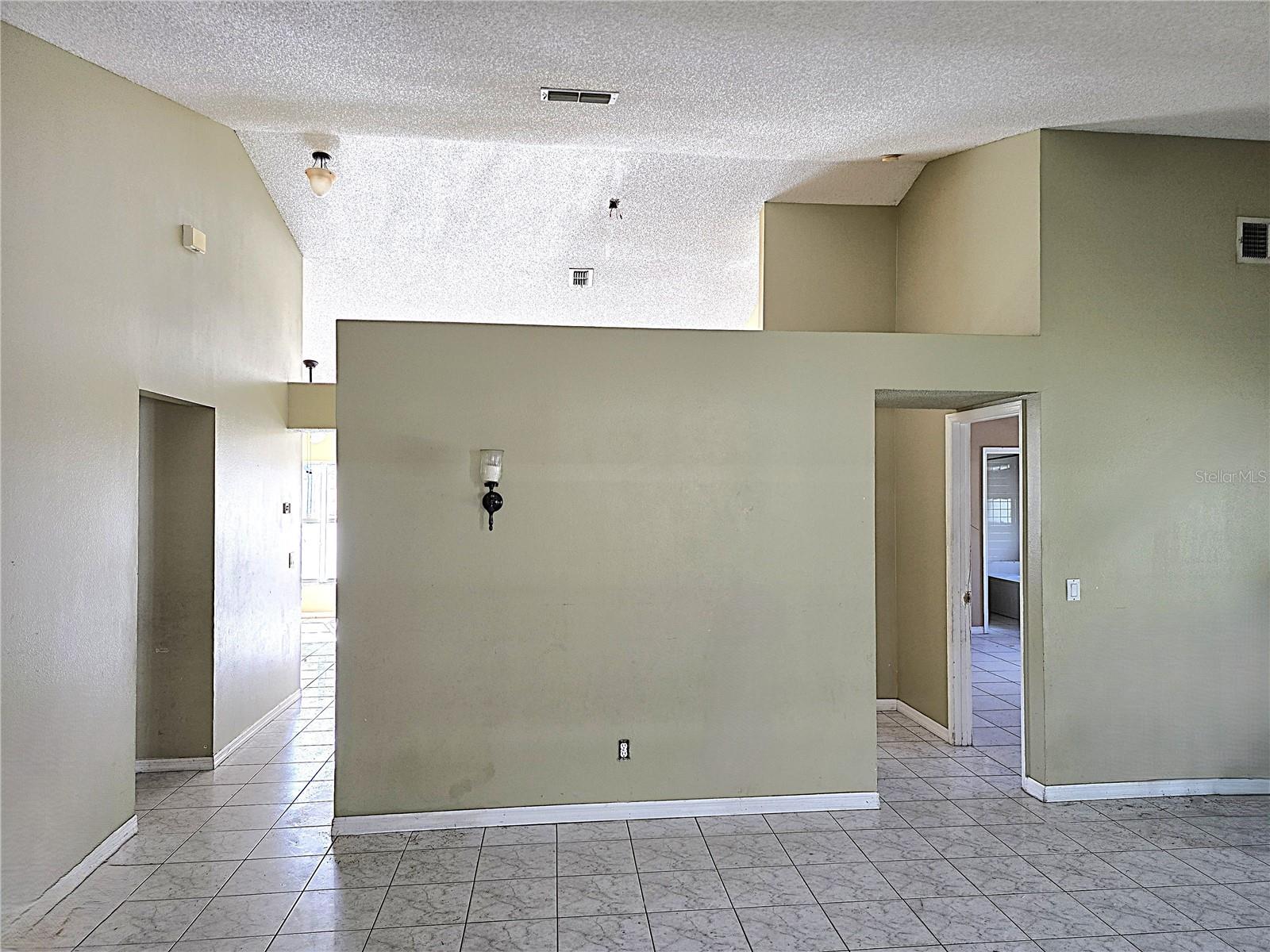 Image 4 of 34 For 8312 Fort Clinch Avenue