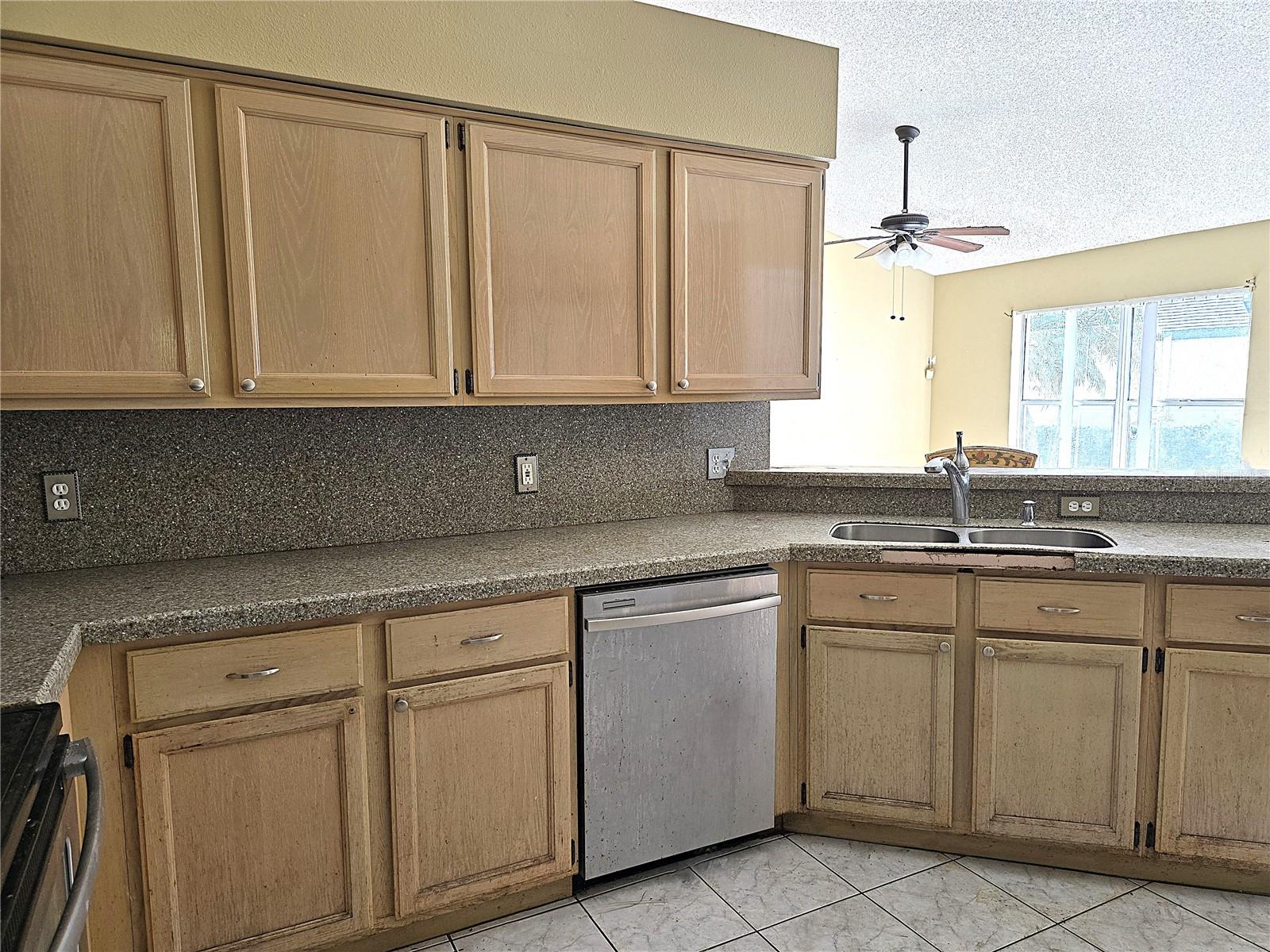 Image 6 of 34 For 8312 Fort Clinch Avenue